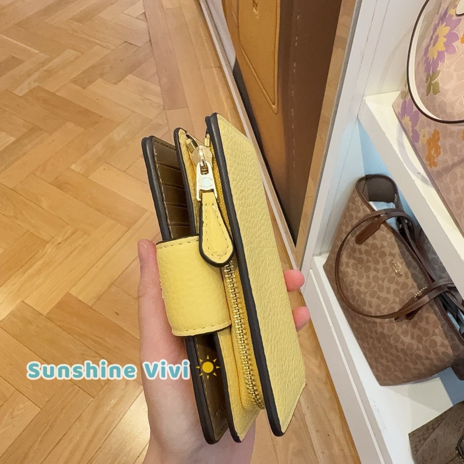 Coach NWT Coach Medium Corner Zip Wallet leather CBO41 Yellow Size ONE SIZE - 4 Thumbnail