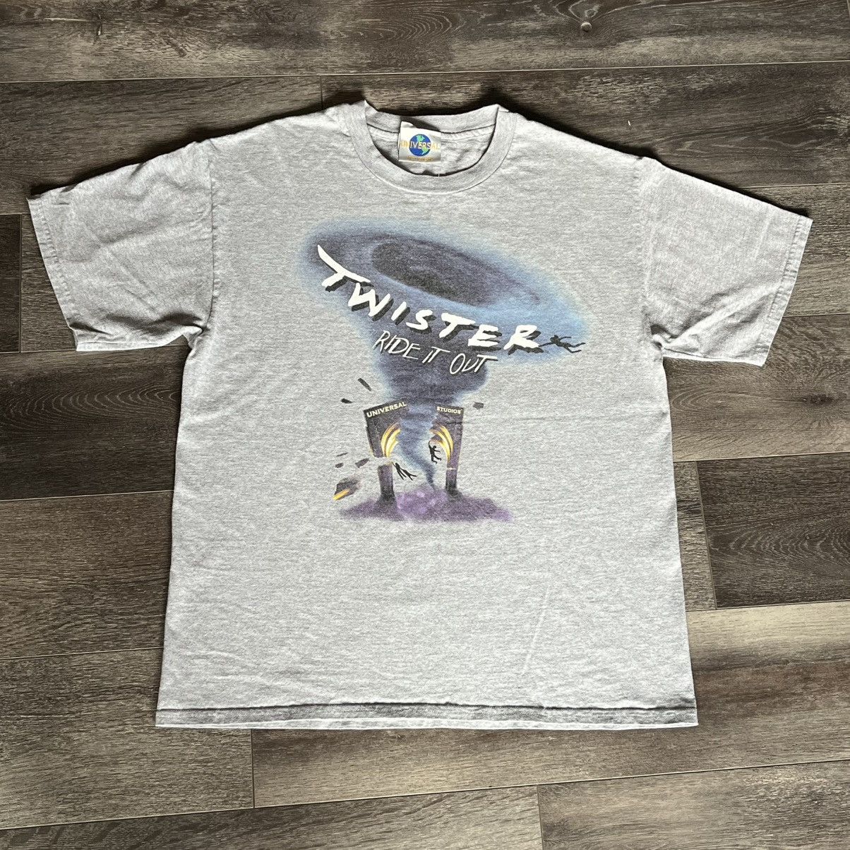 Vintage Vintage 90s Universal Studios Twister Ride it Out Movie Tee Size US L / EU 52-54 / 3 - 1 Thumbnail
