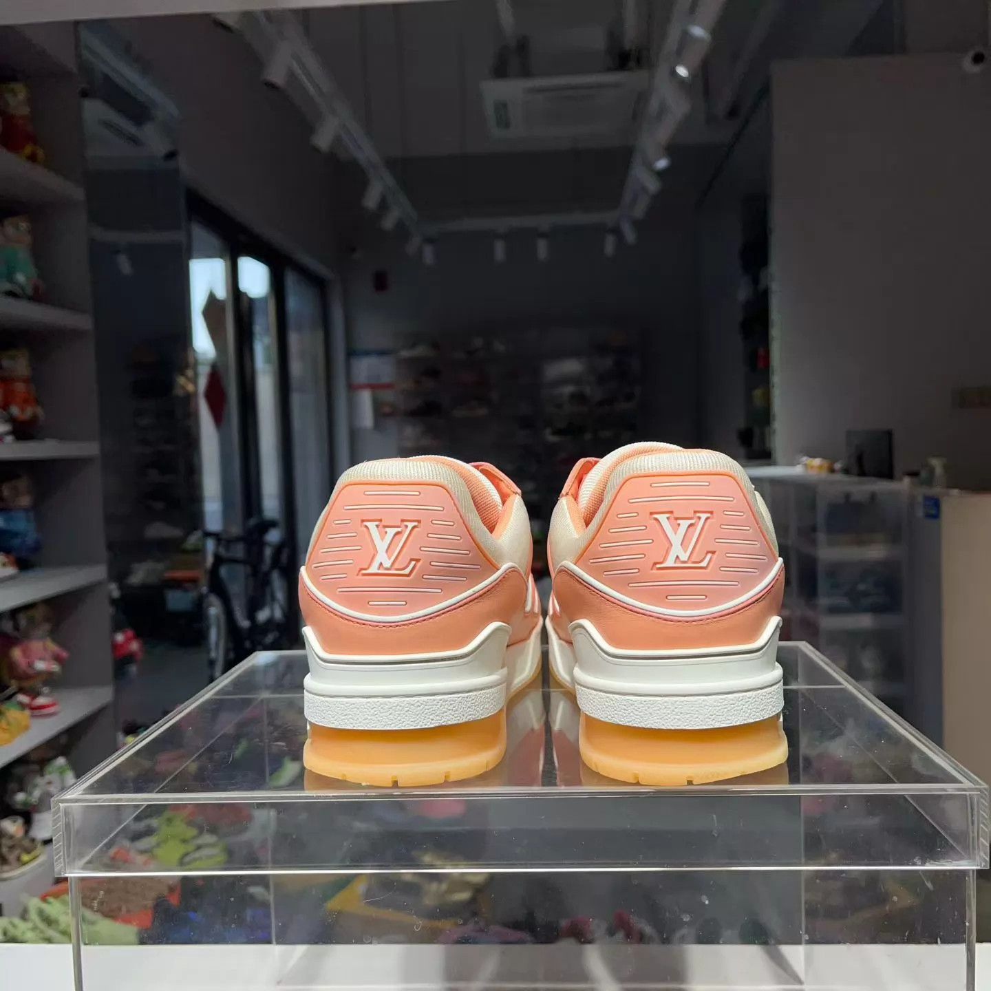 Louis Vuitton LV Trainer Peach 41.5 Near New Size US 8.5 / EU 41-42 - 4 Thumbnail