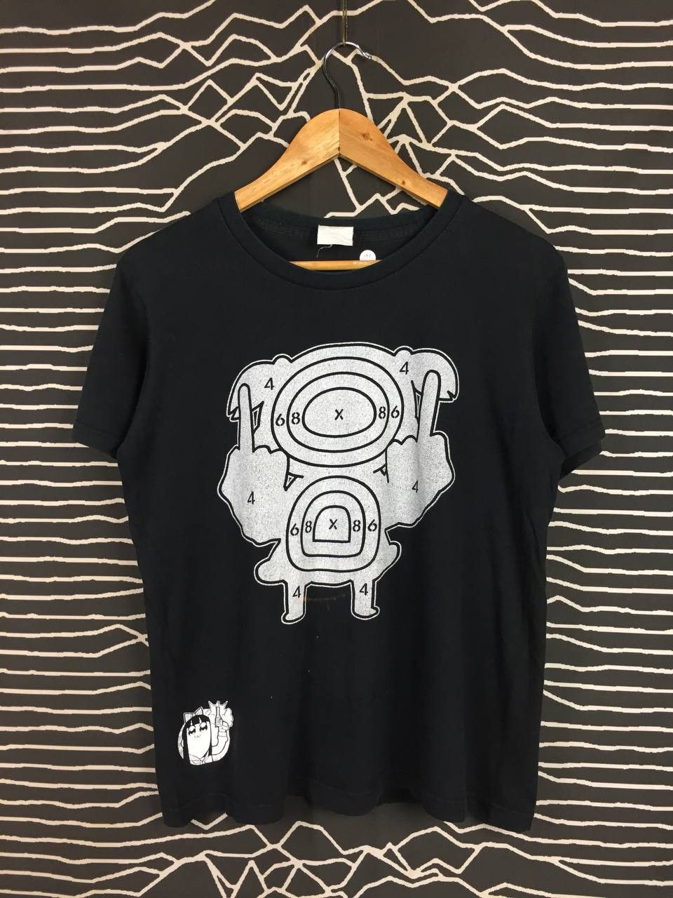 Anime Pop Team Epic Middle Finger Bullseye Target Anime Manga Tee Size US M / EU 48-50 / 2 - 3 Thumbnail