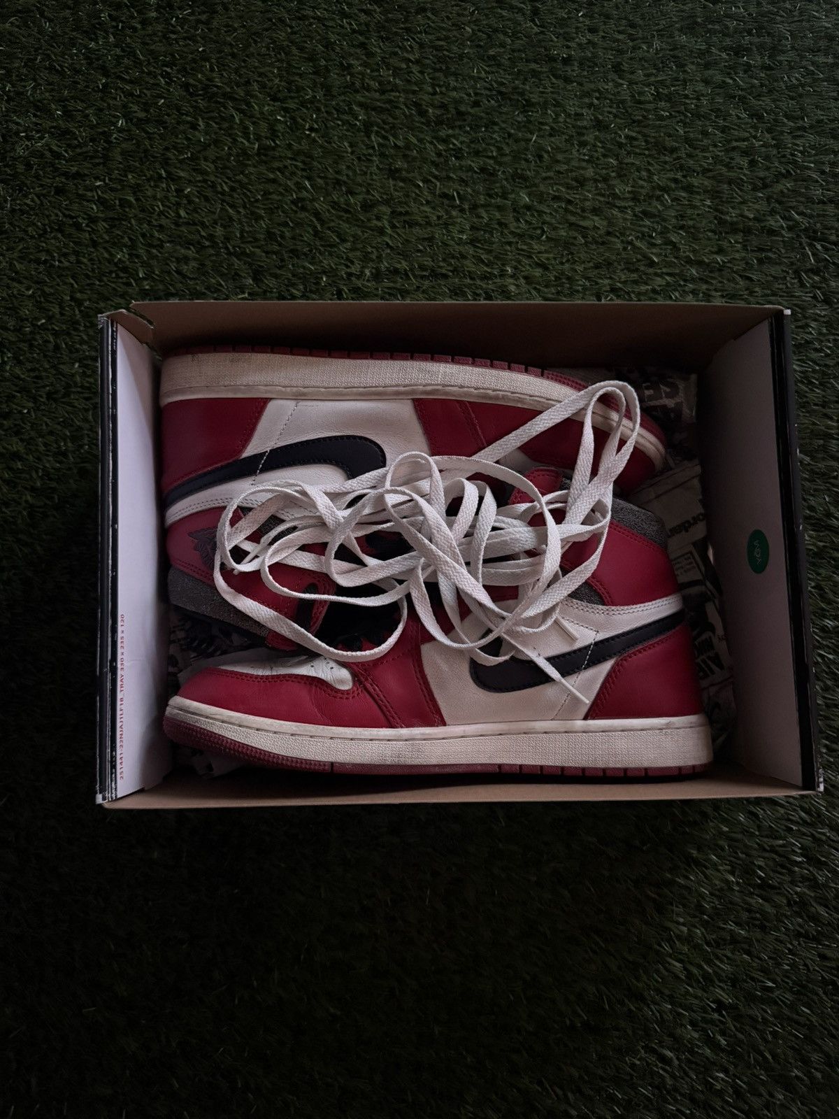 Nike Air Jordan 1 Chicago Lost and Found Size US 9.5 / EU 42-43 - 15 Thumbnail