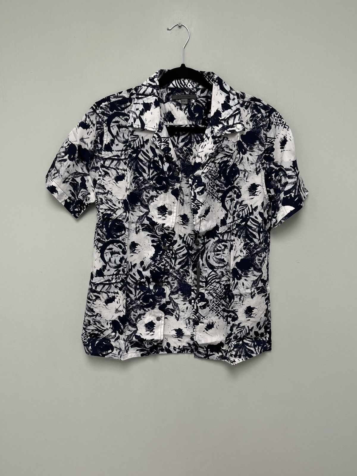 John Varvatos Danny SS shirt. Size small Size US S / EU 44-46 / 1 - 8 Thumbnail