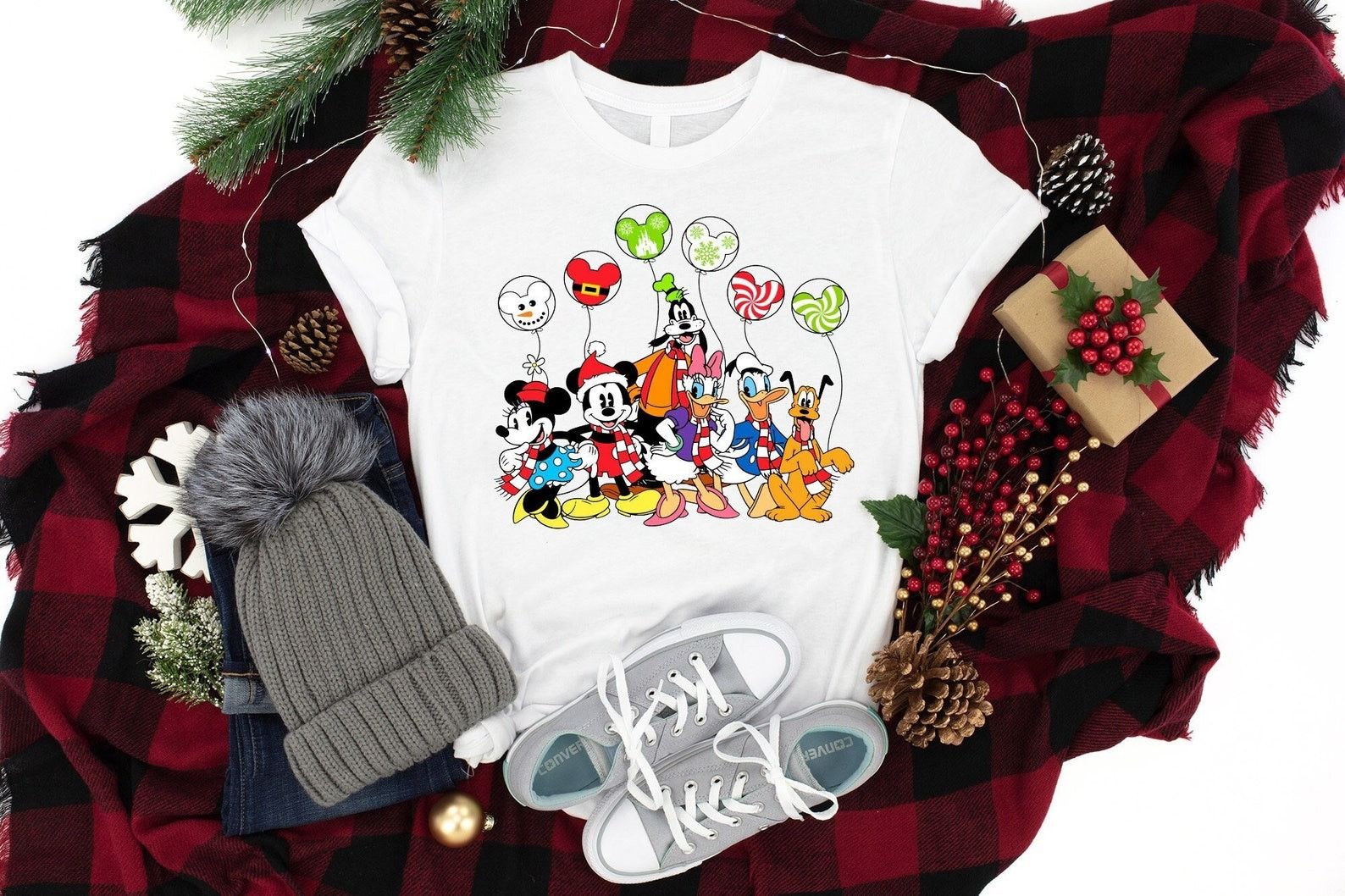 Designer × The Unbranded Brand Friends Christmas Shirt, Christmas Shirt Size XL / US 12-14 / IT 48-50 - 1 Thumbnail