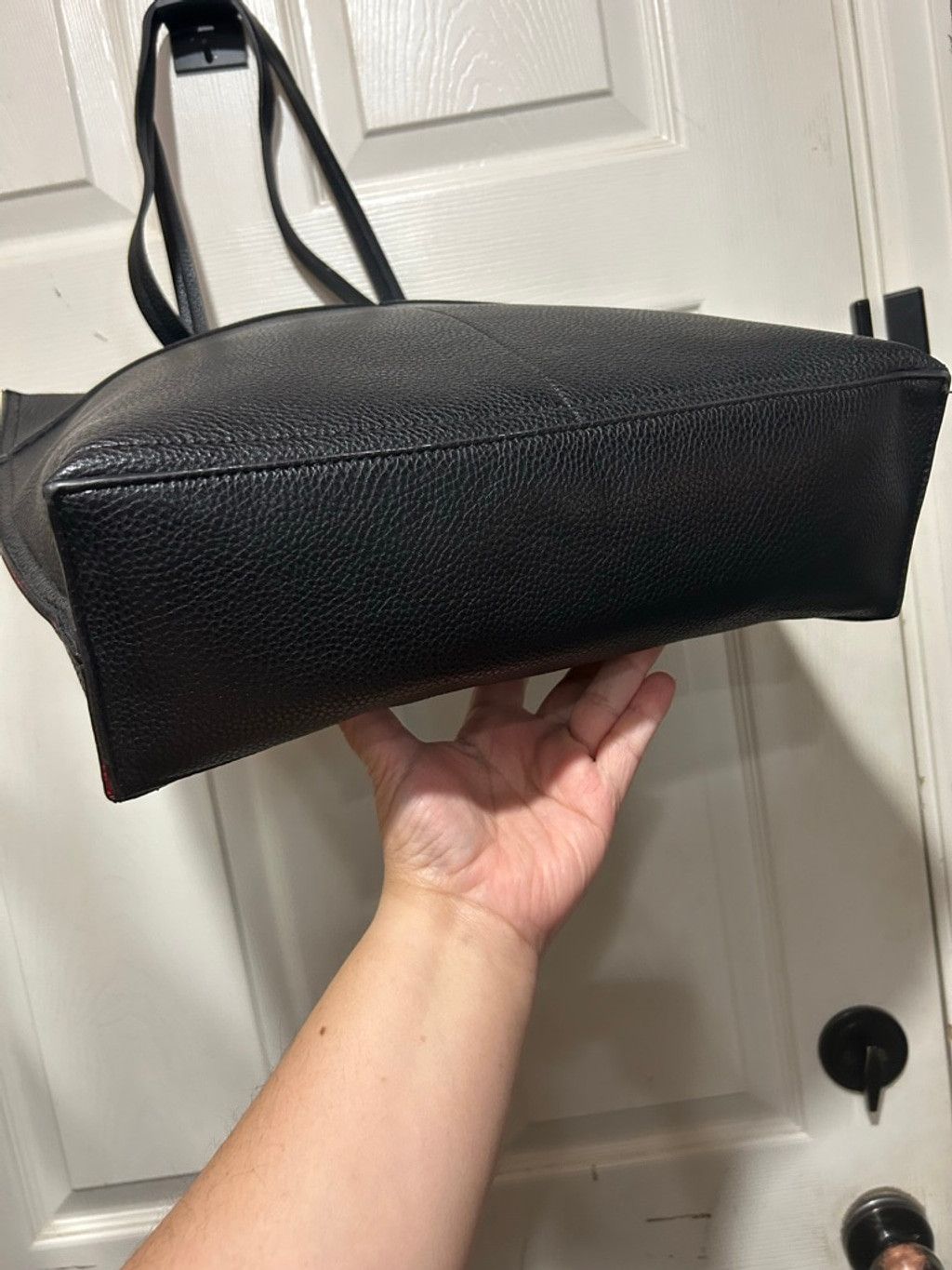 The Unbranded Brand Women's Unbranded Black Tote Bag with Red Interior, One Size Size ONE SIZE - 3 Thumbnail