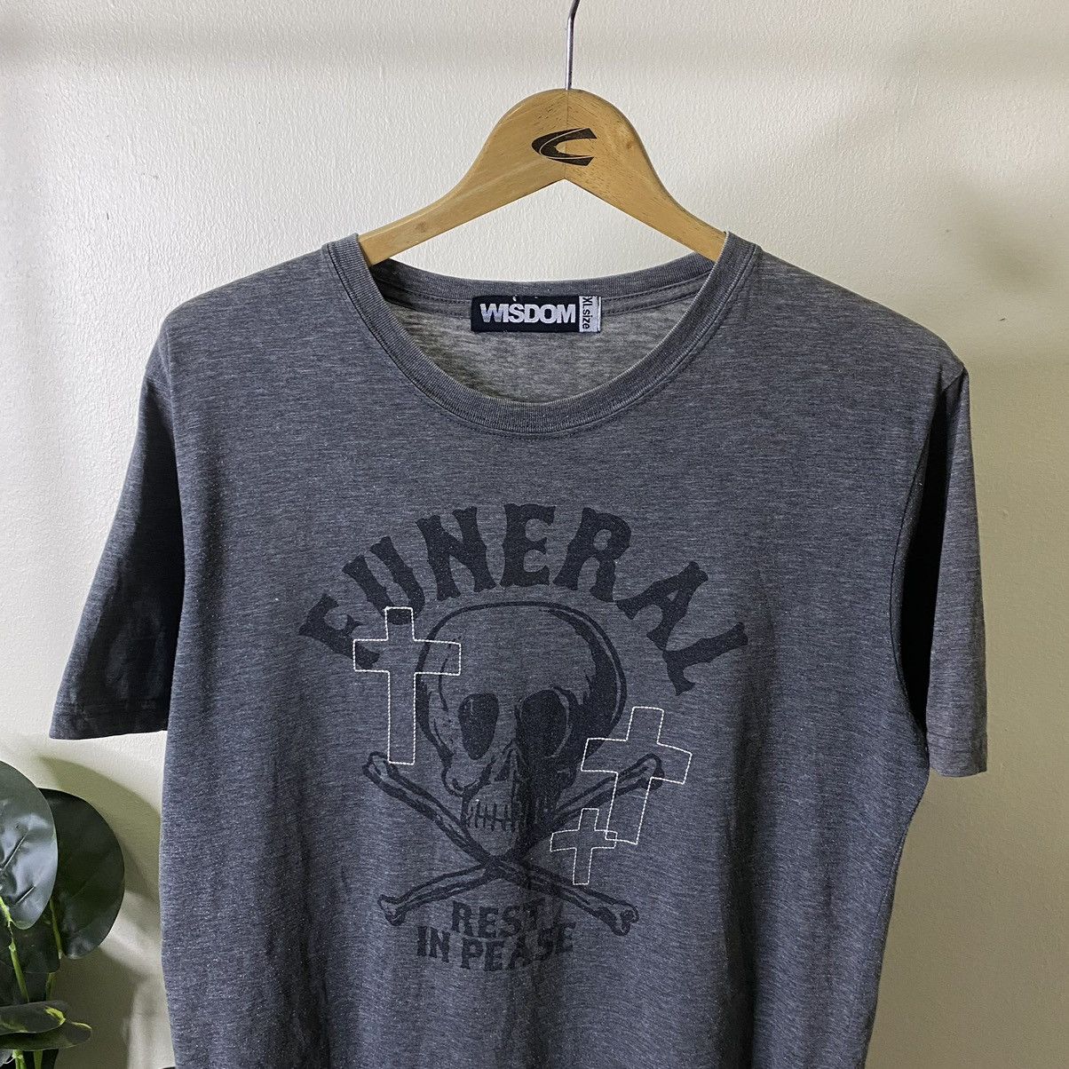 WISDOM Funeral In Peace Crossbones Skulls Ifsixwasnine Hysteric Tee Size US L / EU 52-54 / 3 - 2 Thumbnail