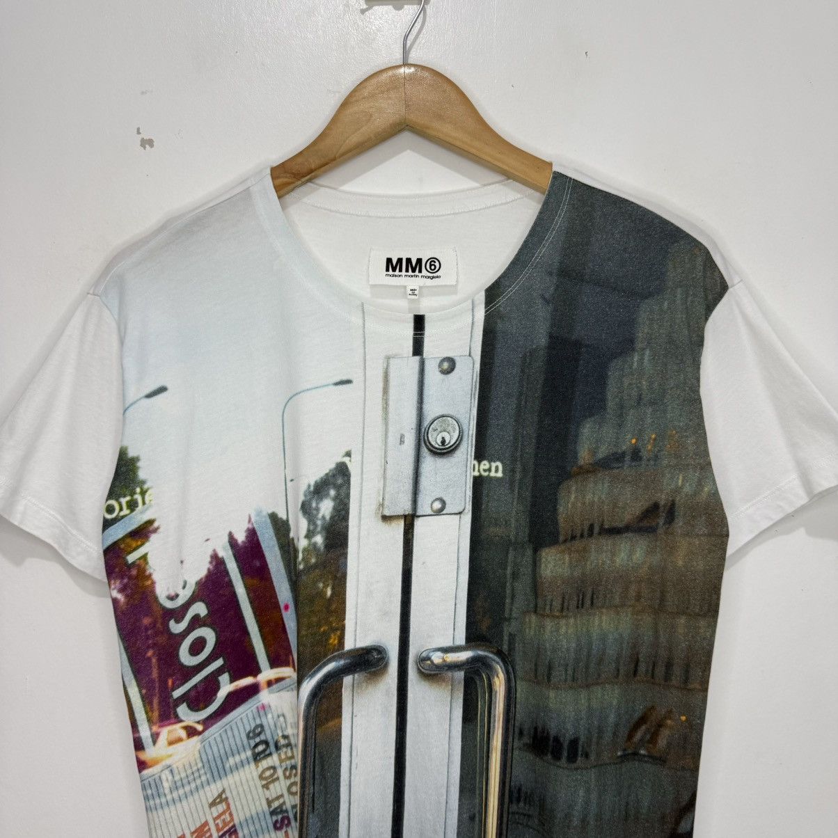Maison Margiela Maison Martin Margiela Door Print Tee Size US S / EU 44-46 / 1 - 3 Thumbnail