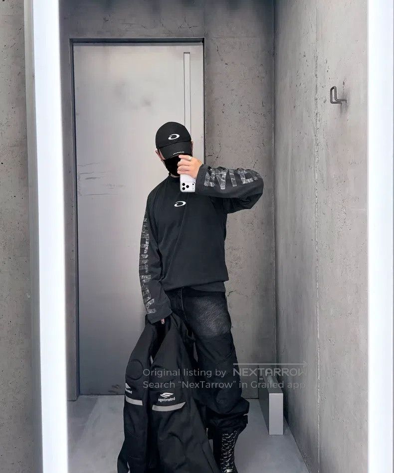 Balenciaga Balenciaga Tape Distressed Gradient Long Sleeve T-Shirt Size US S / EU 44-46 / 1 - 5 Thumbnail