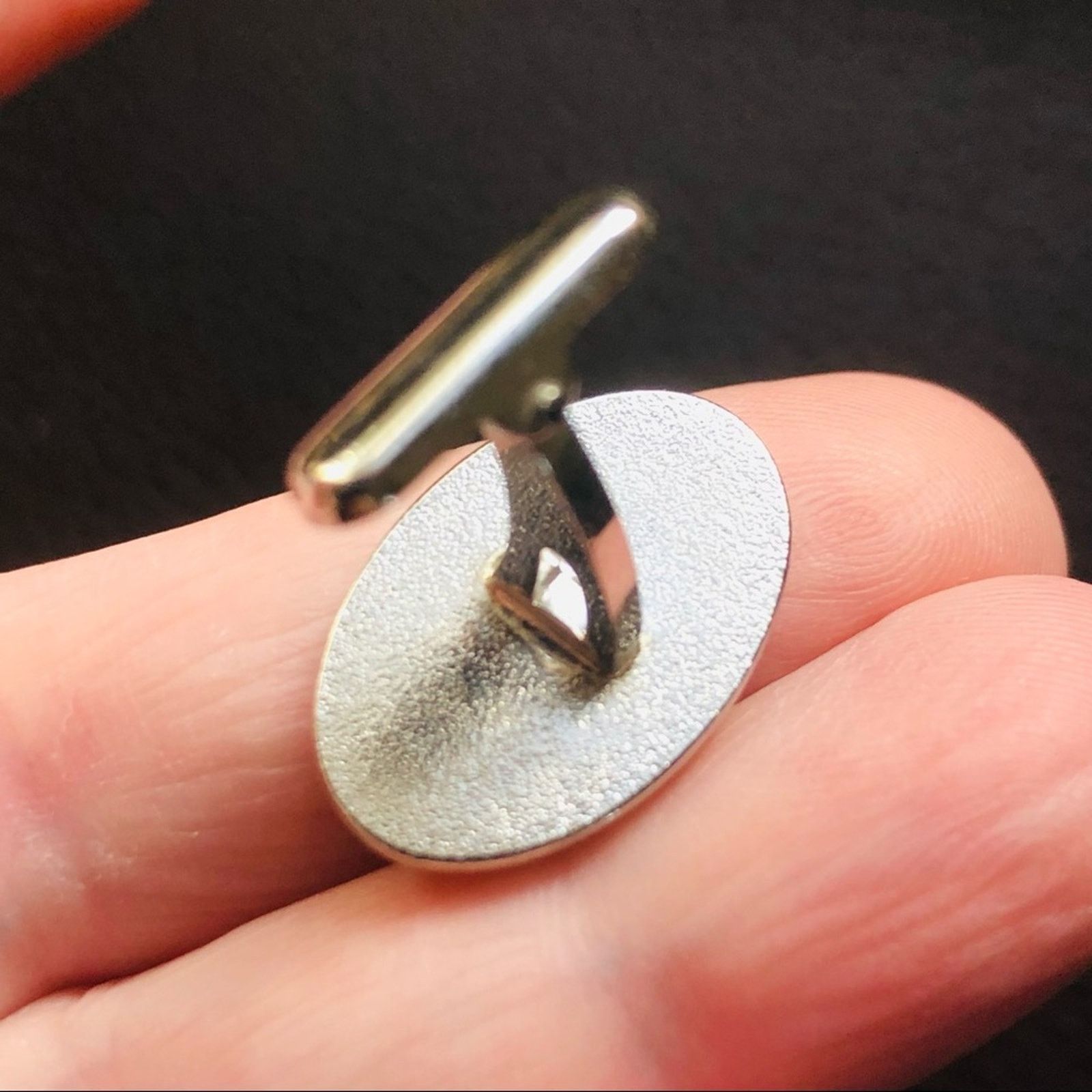 Vintage Vintage men’s oval silver tilted style cuff links Size ONE SIZE - 5 Thumbnail