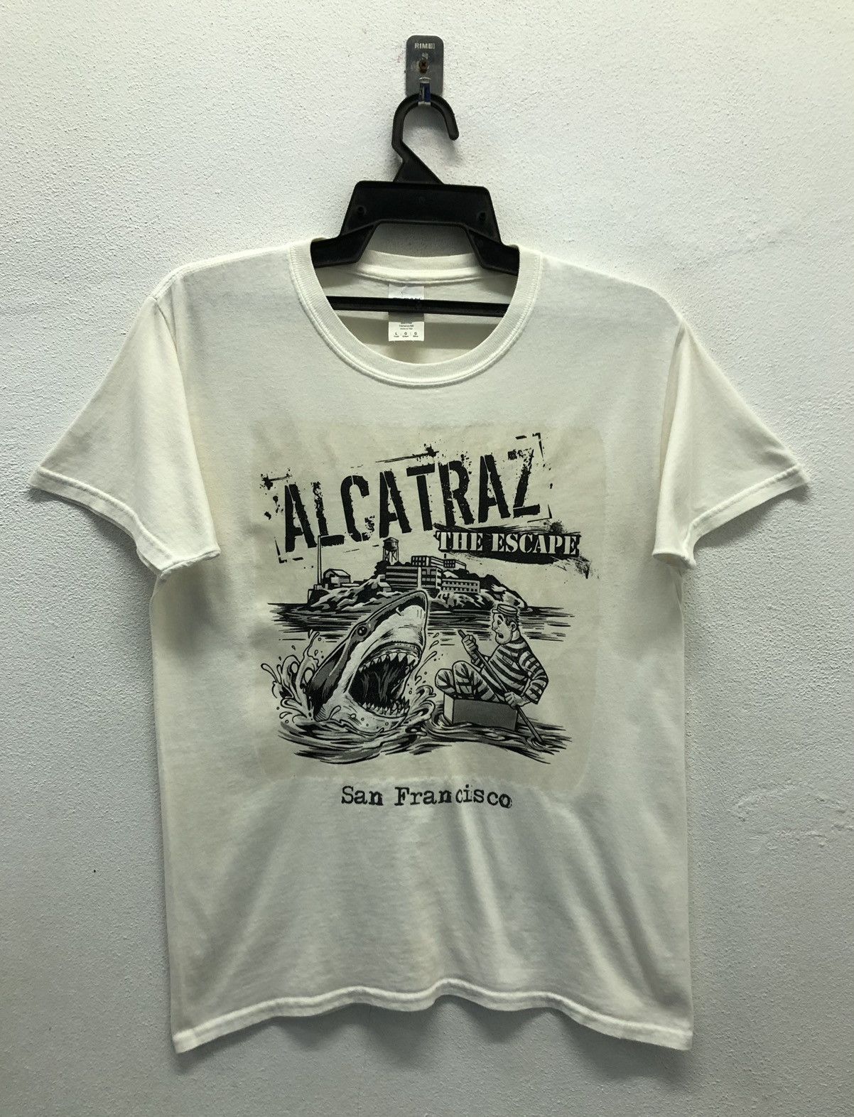 Vintage Vintage Alcatraz The Escape San Francisco T-Shirt Size US L / EU 52-54 / 3 - 1 Thumbnail