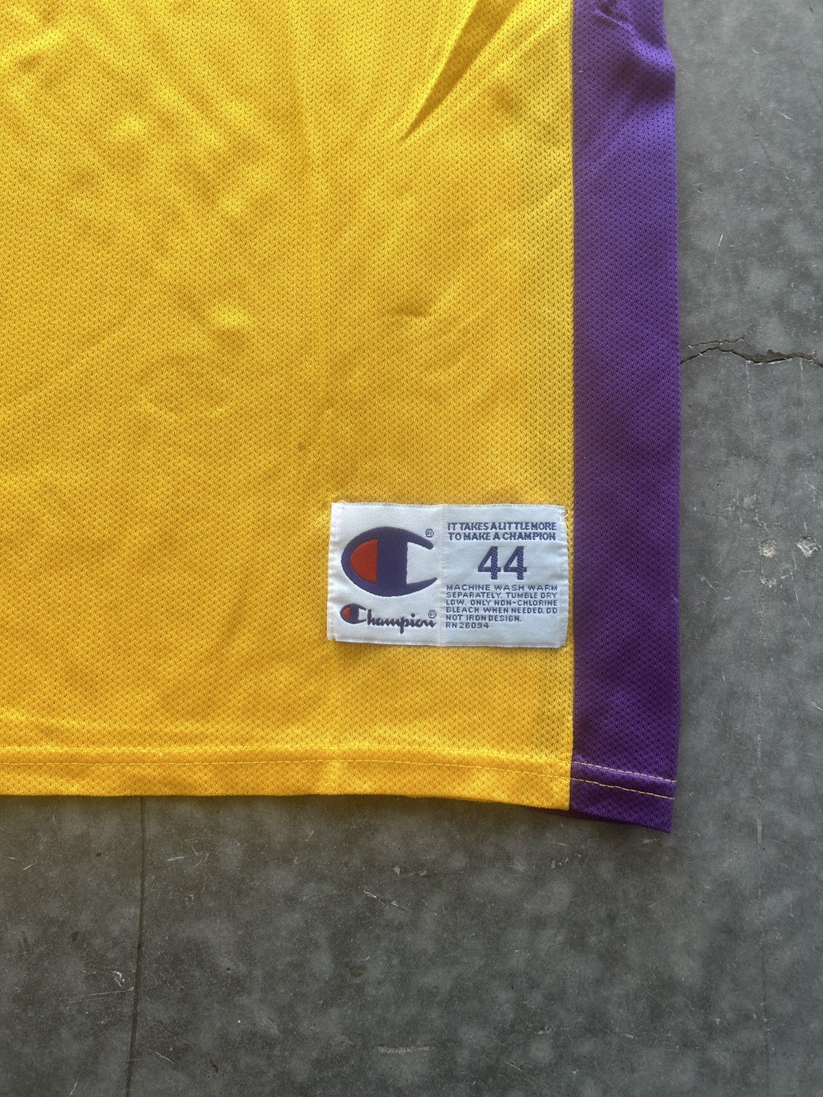 Champion × NBA × Vintage Vintage 90s Champion Lakers Shaquille O’Neal Jersey #34 Size US L / EU 52-54 / 3 - 3 Thumbnail