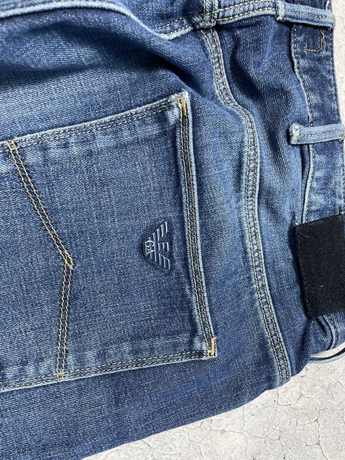 Emporio Armani Emporio Armani Denim Big Logo Rare Luxury Jeans Size 33x32 Size US 32 / EU 48 - 12 Thumbnail