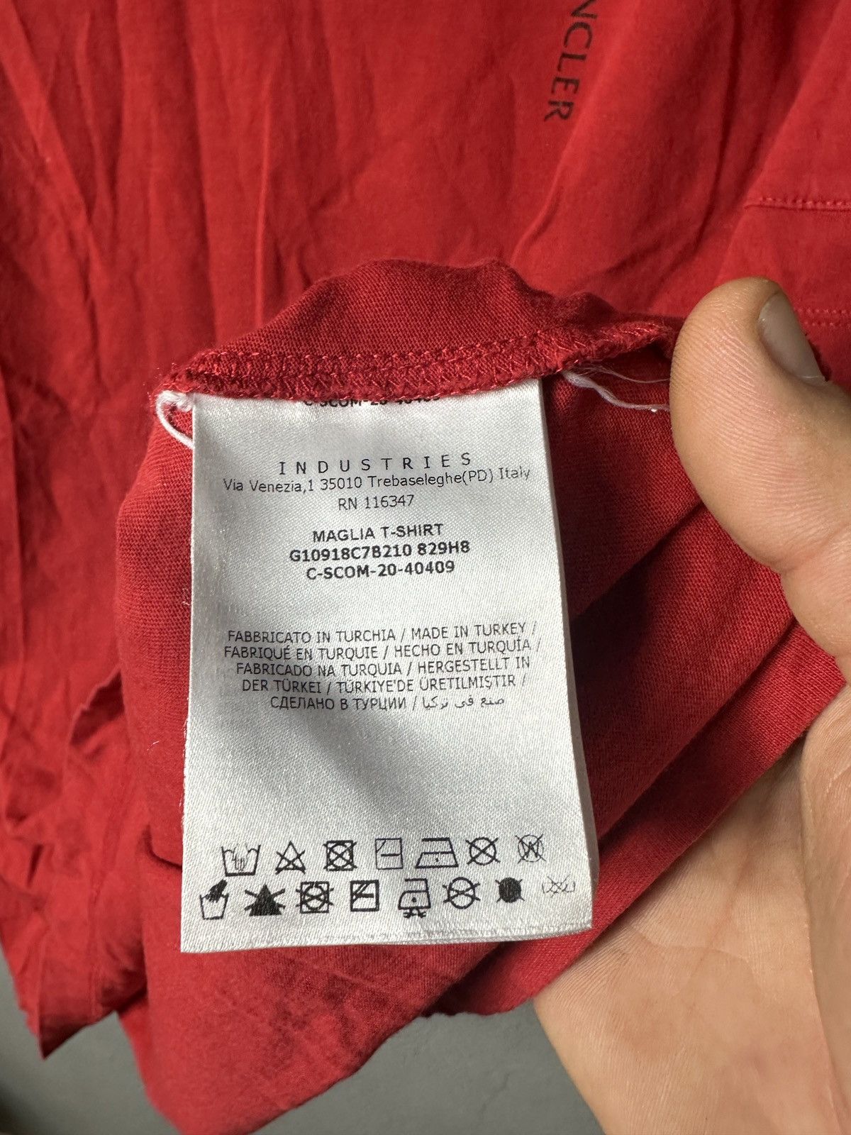 Moncler MONCLER Vertical Logo T-Shirt Size US XL / EU 56 / 4 - 7 Thumbnail