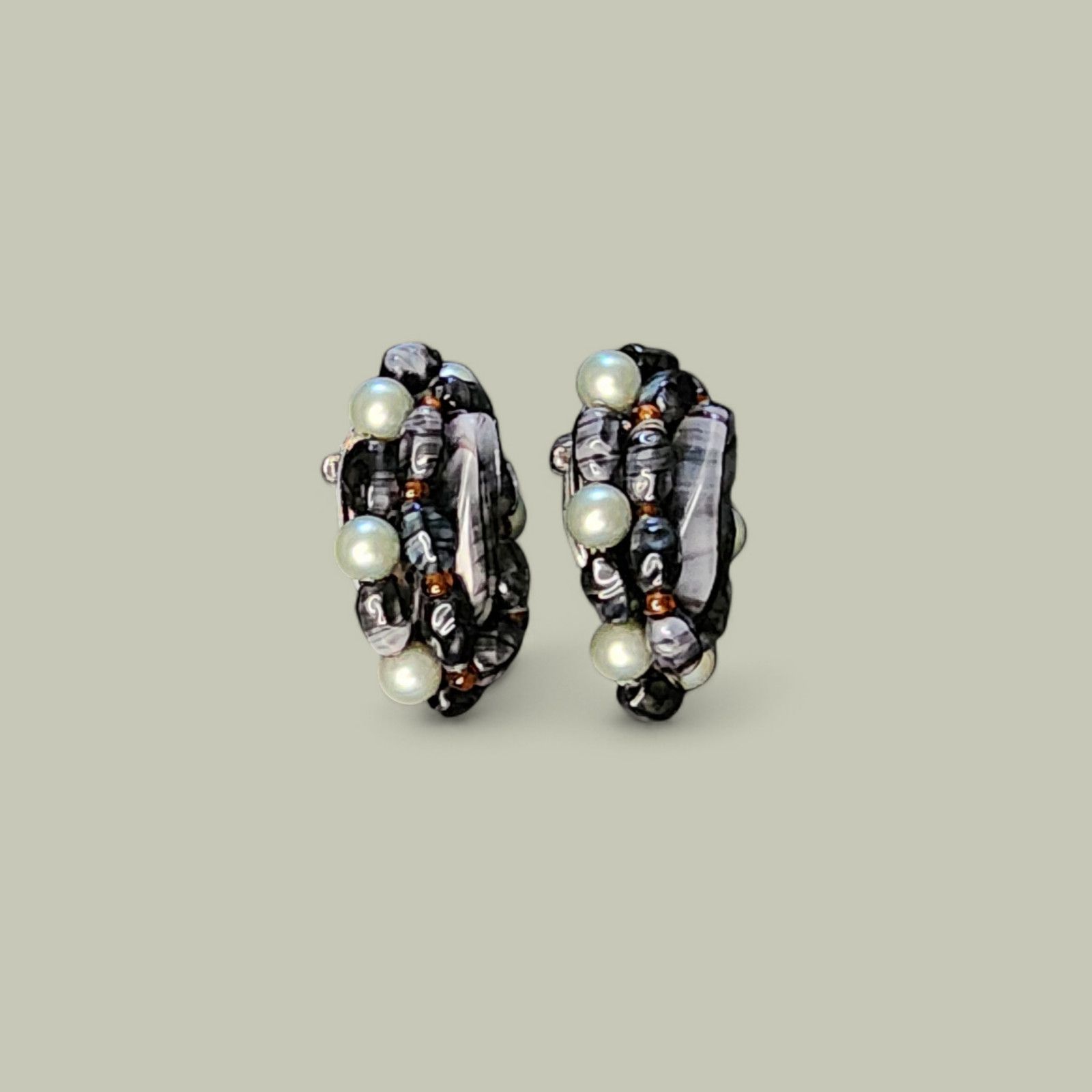 Schiaparelli Vintage Schiaparelli Pearl, Onyx. and Amber clip-on earrings Size ONE SIZE - 8 Thumbnail