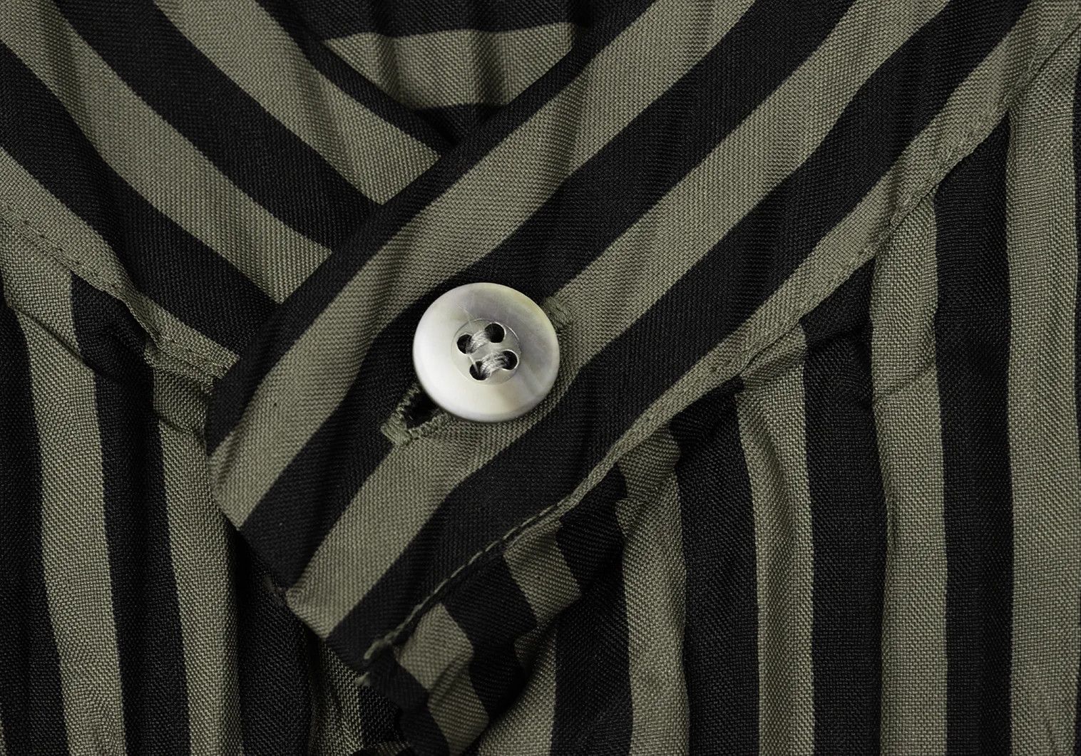 Issey Miyake Pleated Stripe Band Collar Shirt in Black Khaki M Size US M / EU 48-50 / 2 - 5 Thumbnail