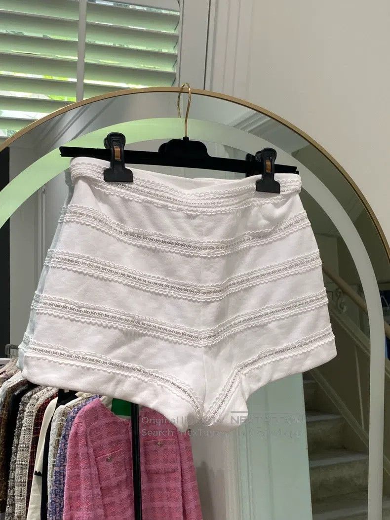 Chanel Chanel White shorts Size 24" / US 00 / IT 34 - 2 Thumbnail