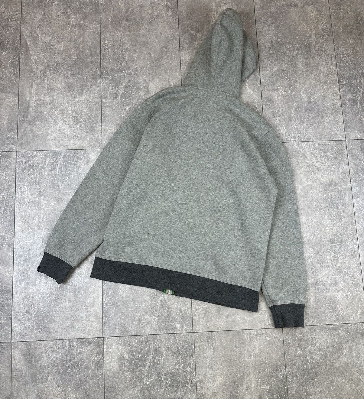 Nike Nike Vintage Grey Hoodie Small Logo Y2K Size US L / EU 52-54 / 3 - 11 Thumbnail