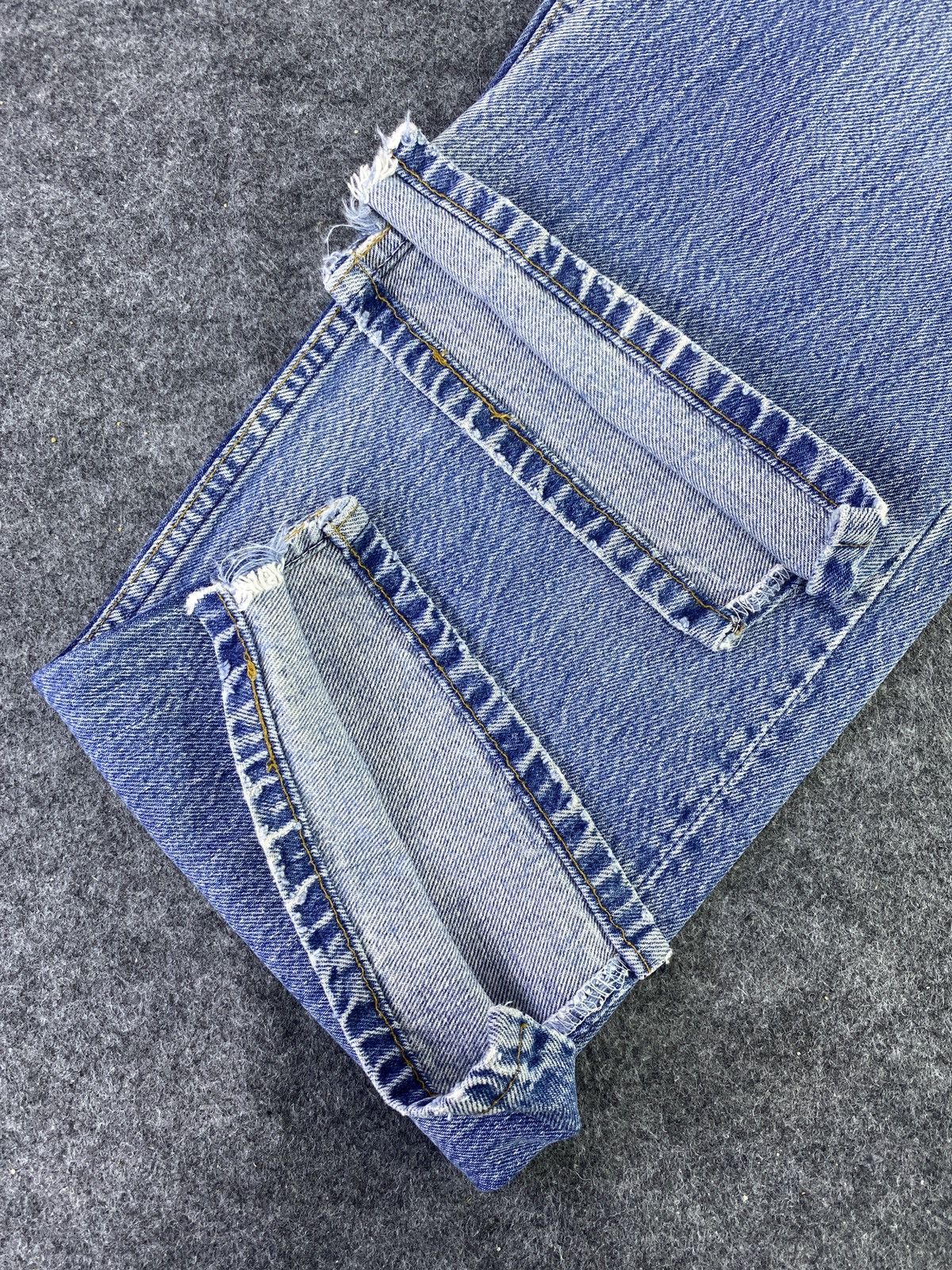 Jean × Levi's × Vintage Vintage Levis 501 Jeans Blue Wash - J918 Size US 33 - 10 Thumbnail