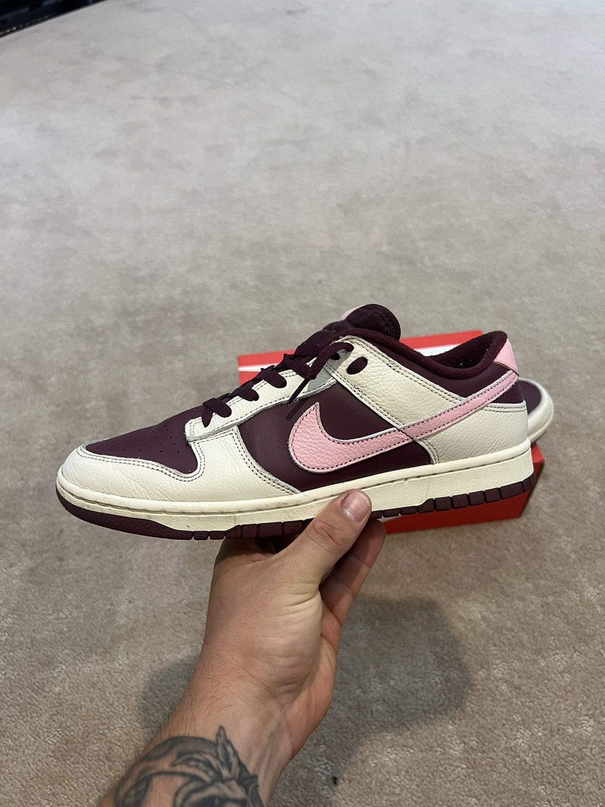 Jordan Brand × Nike Nike Dunk Low Valentines, Dunk Low Retro PRM Size US 10 / EU 43 - 8 Thumbnail