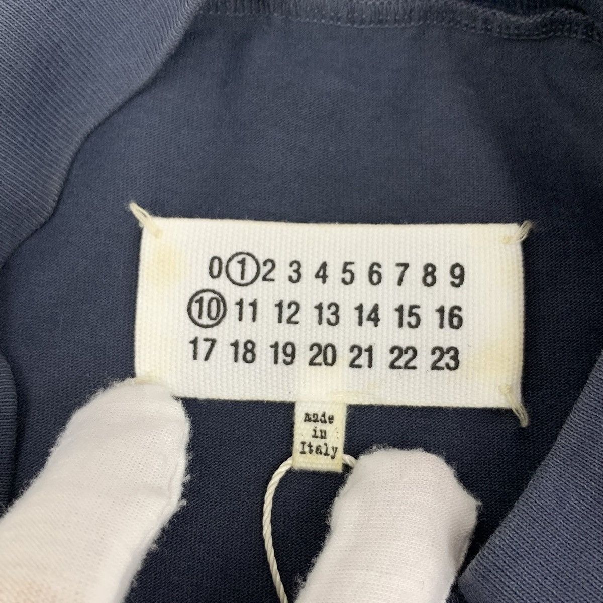 Maison Margiela Maison Margiela Dark Navy Letter Short Sleeve T-shirt K26WX Size US S / EU 44-46 / 1 - 8 Thumbnail