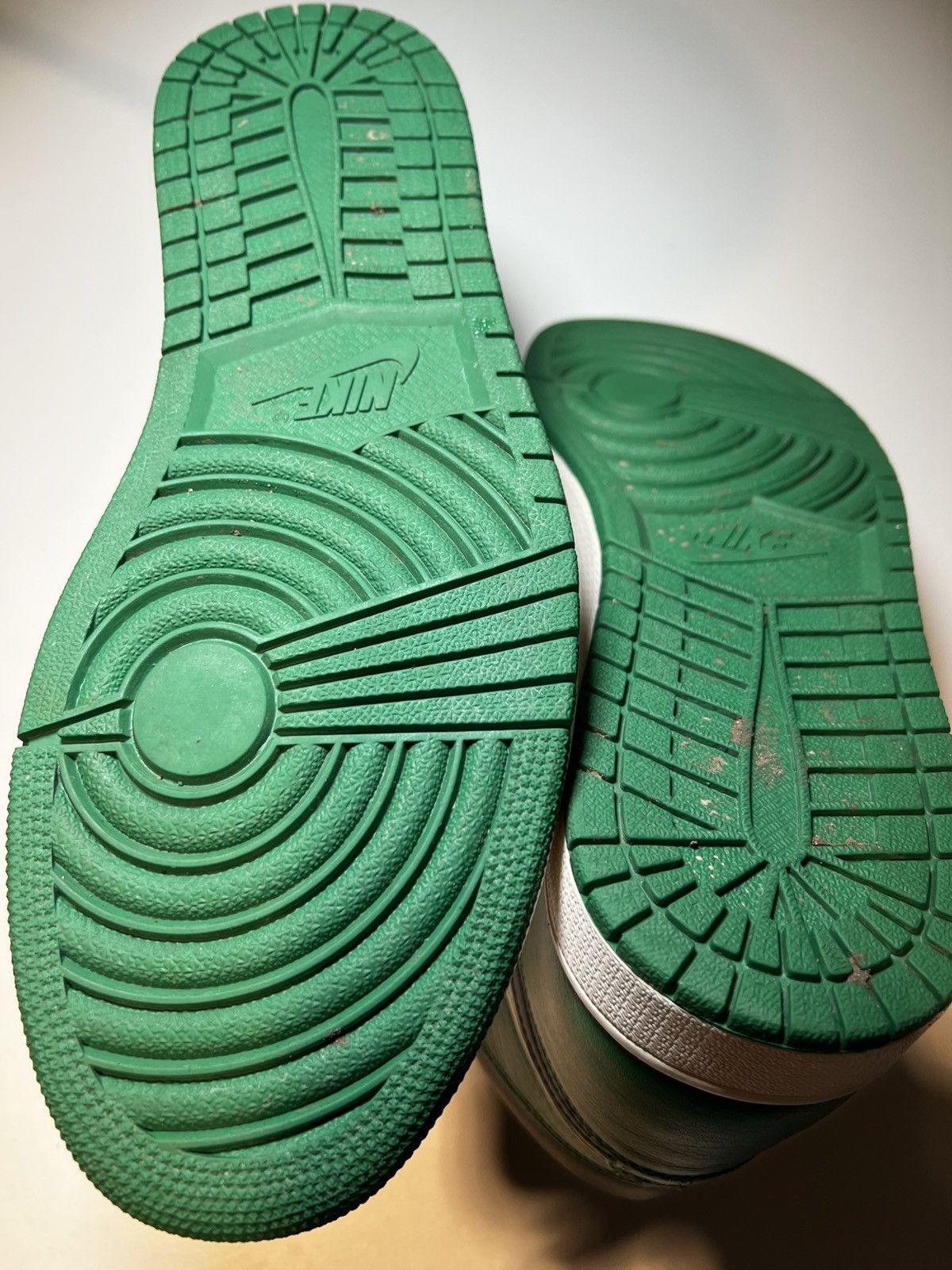Nike Jordan 1 Pine Green 1.0 Size US 12 / EU 45 - 5 Thumbnail