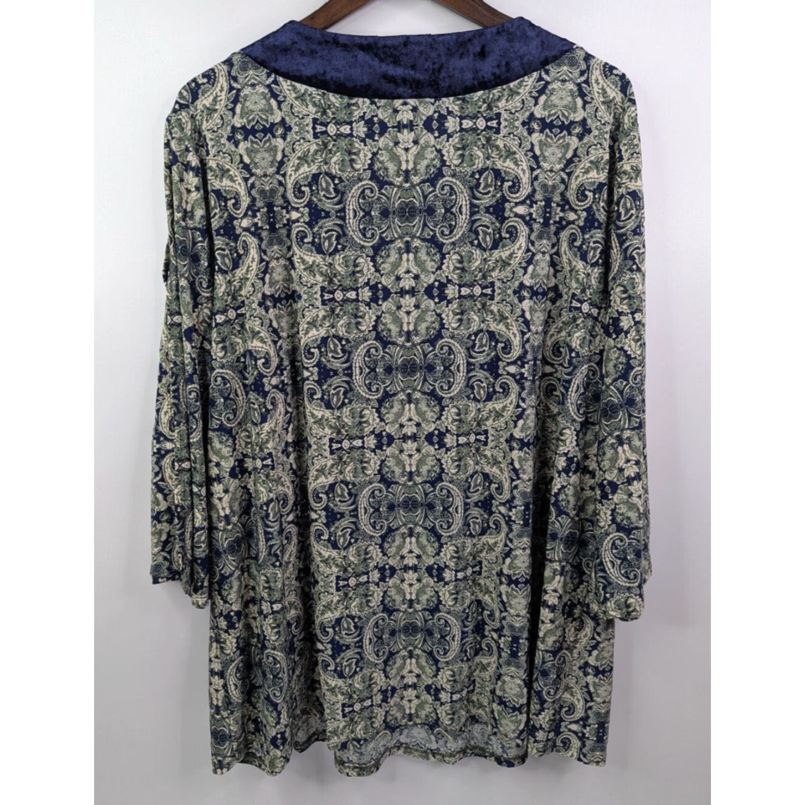 Velvet Cocomo Paisley V-Neck Jersey Velvet Top 3X Size 3/4 Sleeve Cold Shoulder Ladies Blouse Size XXL / US 16-18 / IT 52-54 - 5 Thumbnail