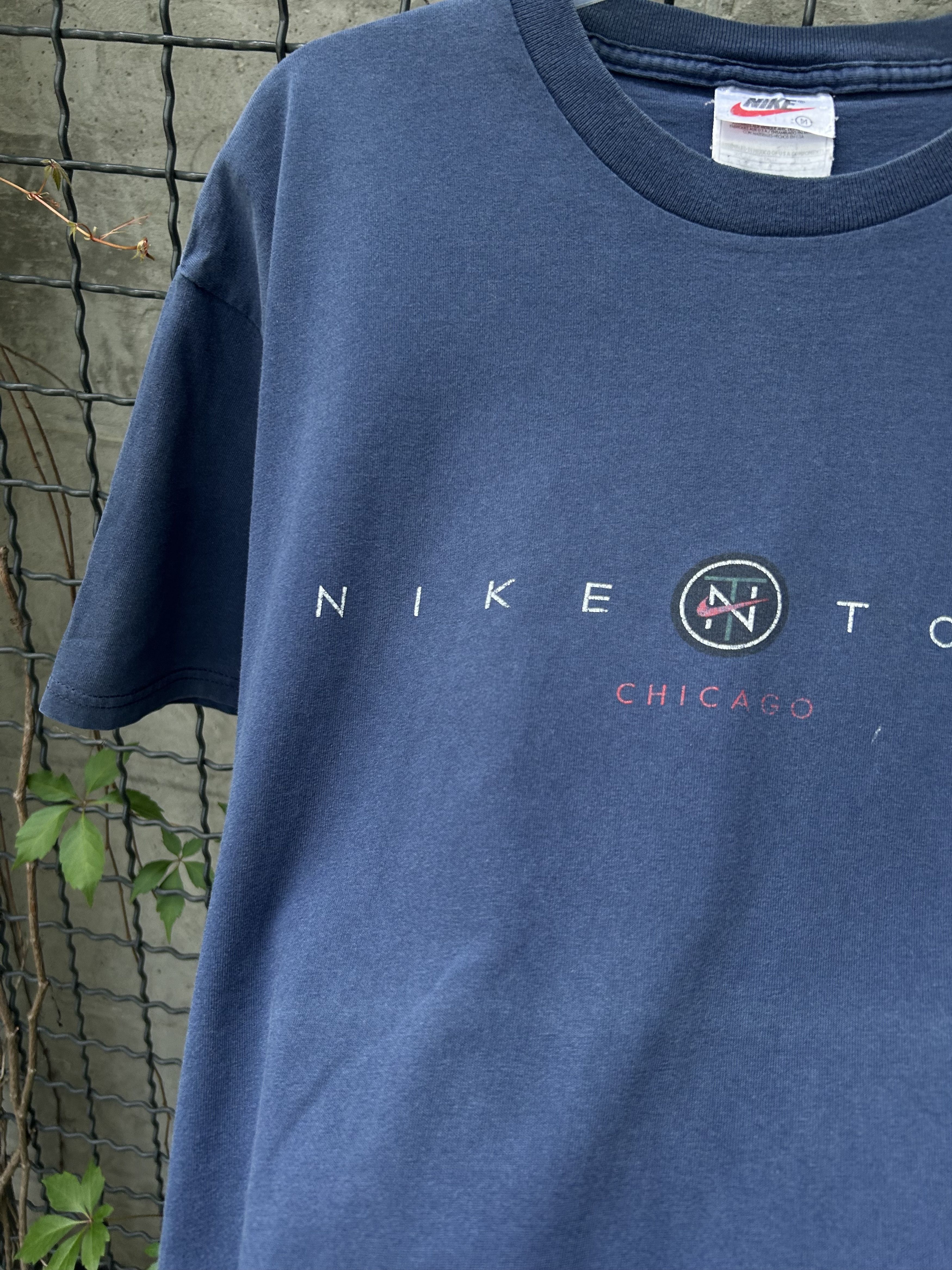 Nike Vintage 90s Nike Town Chicago Streetwear T-shirt Size US M / EU 48-50 / 2 - 10 Thumbnail