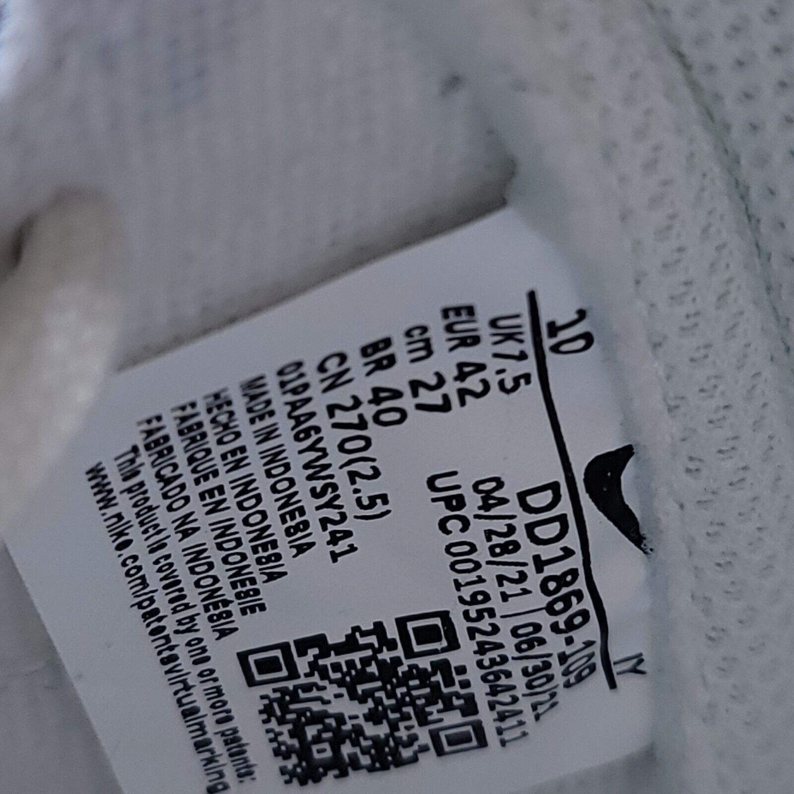 Nike Nike Dunk High Basketball Shoe Womens Size 10 DD1869-109 Size US 10 / IT 40 - 9 Thumbnail