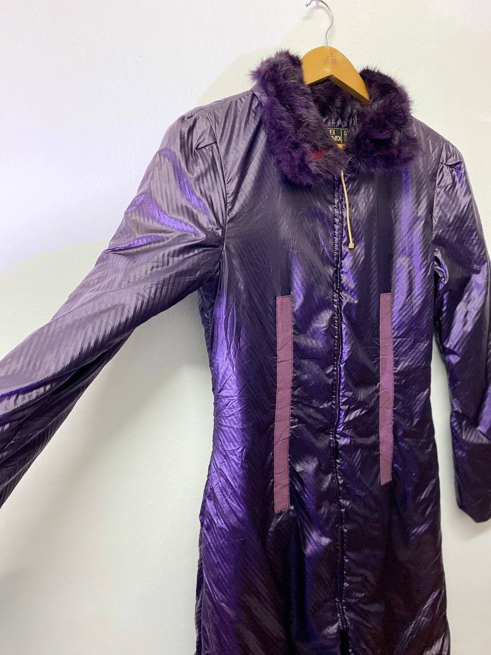 Fendi vintage fendi roma long puffer jacket fur collar nice design Size L / US 10 / IT 46 - 3 Thumbnail
