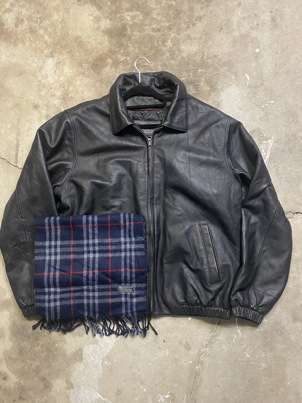 Other Leather bomber jacket paired with free Burberry scarf Size US L / EU 52-54 / 3 - 1 Thumbnail