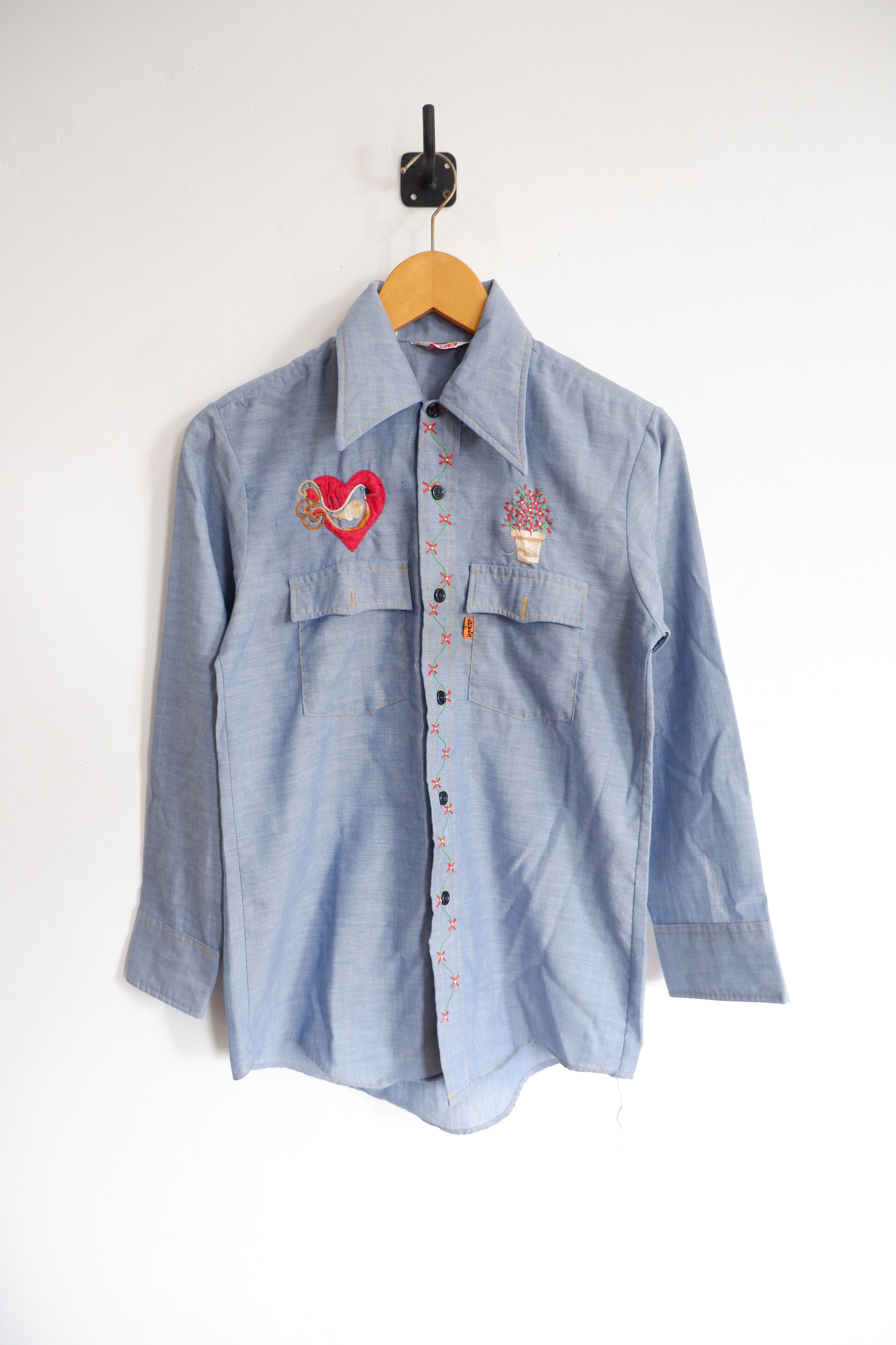 Levi's Vintage Clothing Vintage 1980 LEVI'S Hand Stitch Embroidered Chambray Shirts Size US S / EU 44-46 / 1 - 1 Thumbnail