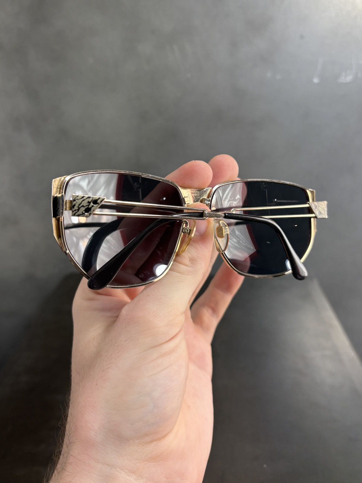 Valentino 1980s Vintage Valentino Sunglasses Metal Aviator 5419 Case Size ONE SIZE - 9 Thumbnail