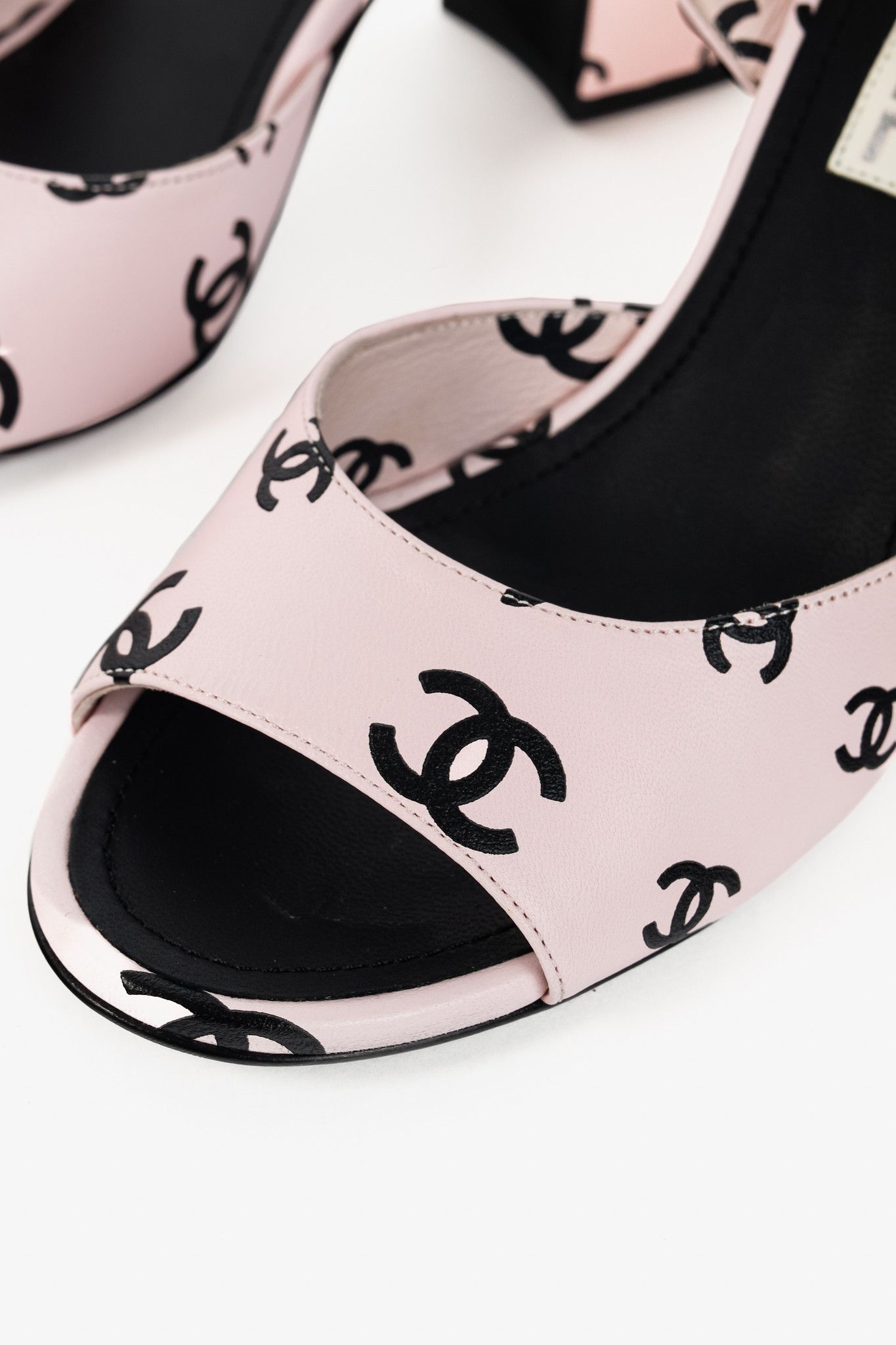 Chanel Chanel 22S Light Pink CC-Print Leather Sandals Size US 8 / IT 38 - 7 Thumbnail
