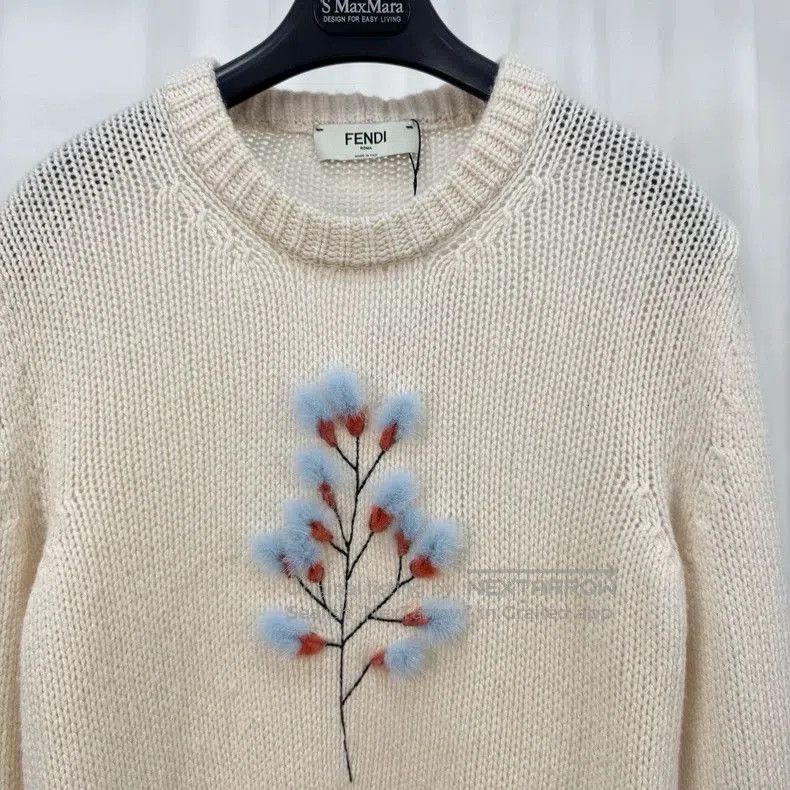 Fendi Fendi Mink Flower Decor Knit Sweater . Size M / US 6-8 / IT 42-44 - 3 Thumbnail