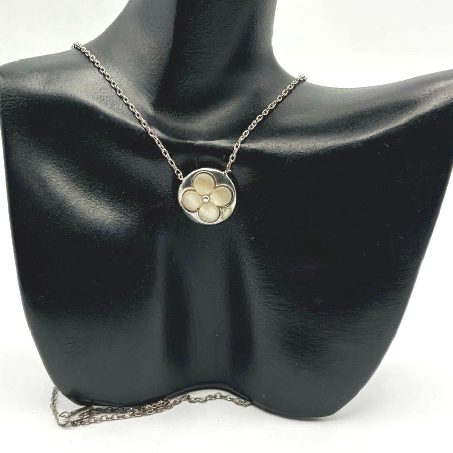 Other Silver & Cream Floral Necklace Size ONE SIZE - 1 Thumbnail