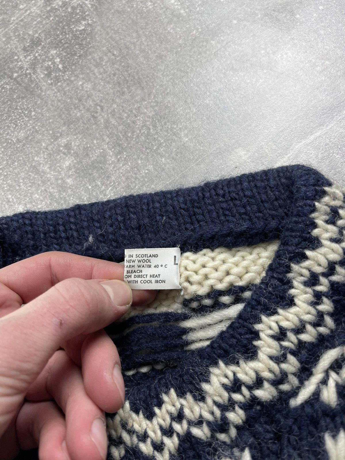 Vintage Vintage MECLAND Hand Knitted Wool Fair Isle Sweater Size US L / EU 52-54 / 3 - 11 Thumbnail