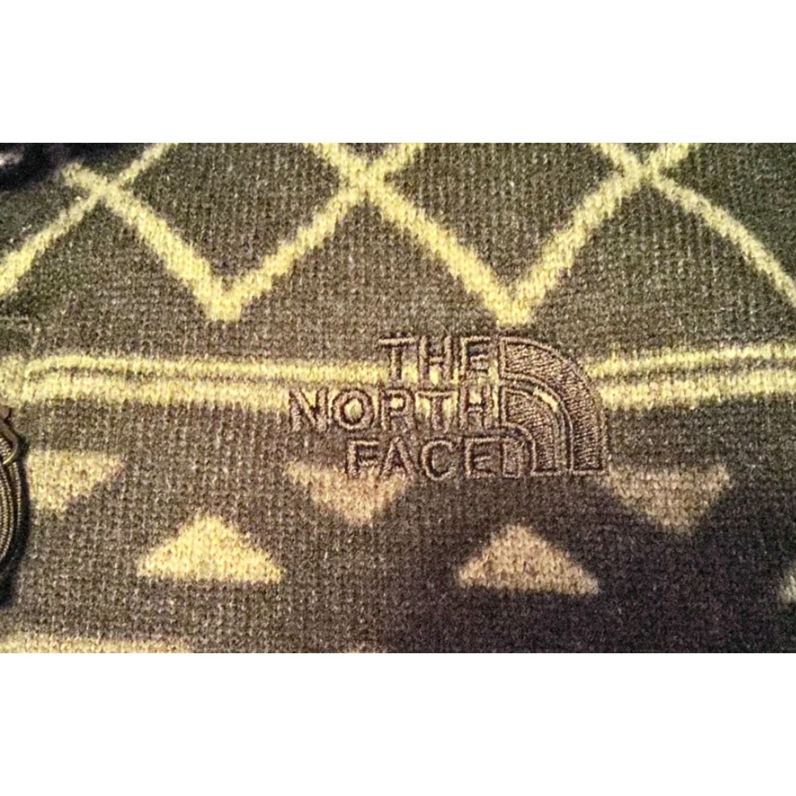 The North Face VINTAGE The North Face Woman's 1/4 Zip Aztec Print Black Gray Fleece Knit Sweater L Women Mock Neck Logo Embroidered 1/4 Zip Autumn Winter Size L / US 10 / IT 46 - 2 Thumbnail