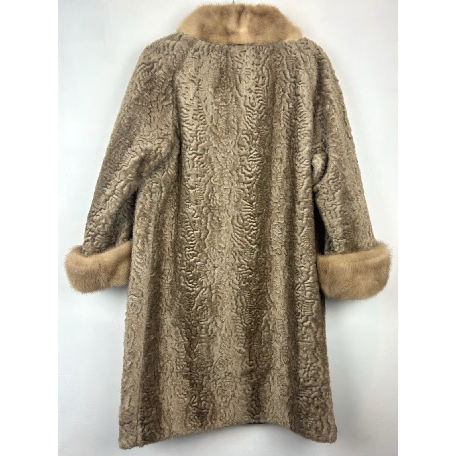 Vintage VINTAGE Bacara Coat Women Faux Fur Beige Mink Collar Cuffs 60s Overcoat Medium Winter Party/Cocktail Formal Satin Lining Button Size M / US 6-8 / IT 42-44 - 7 Thumbnail