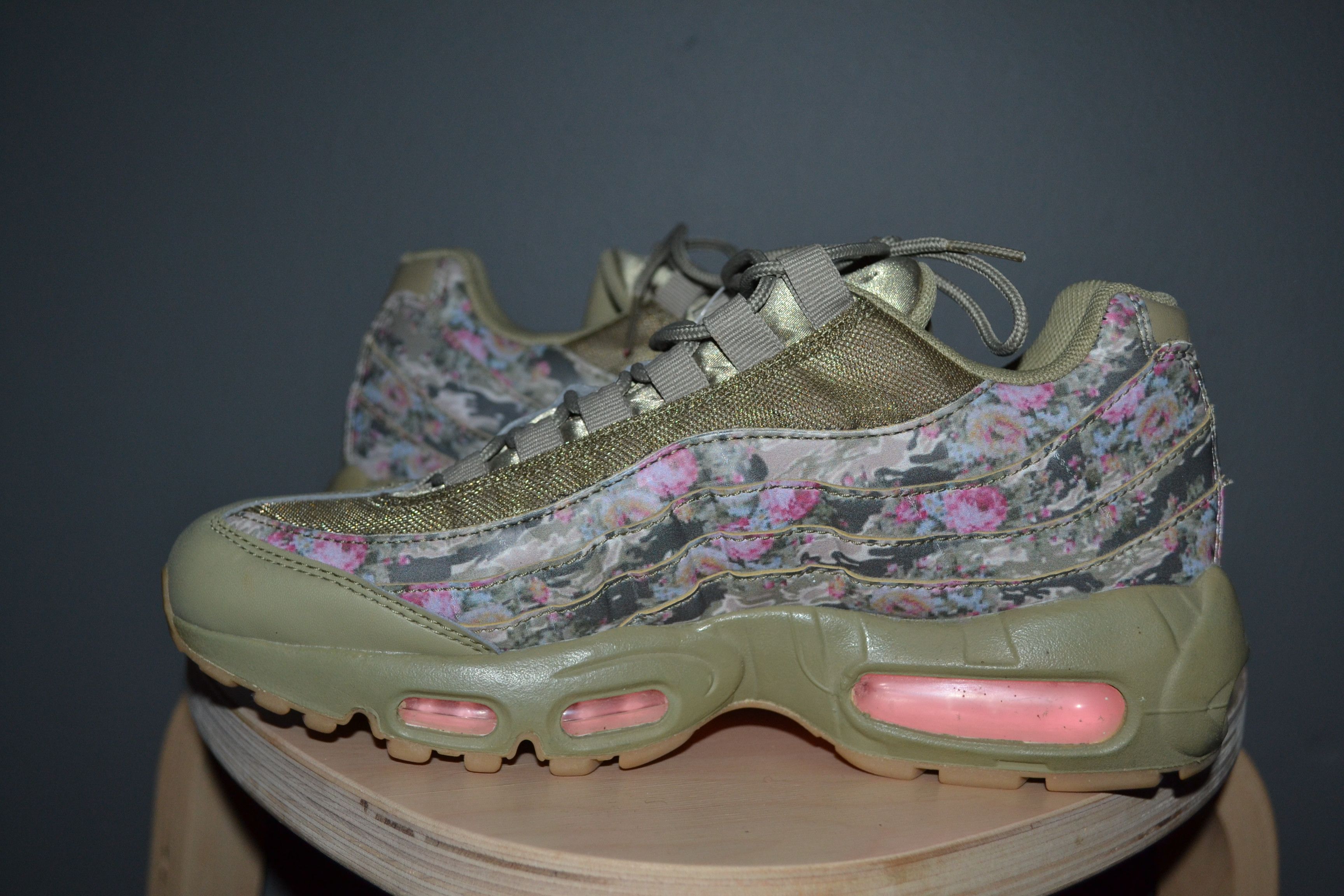 Nike Nike Air Max 95 Floral Camo Olive Womens Size 7 AQ6385-200 Size US 7 / IT 37 - 11 Thumbnail