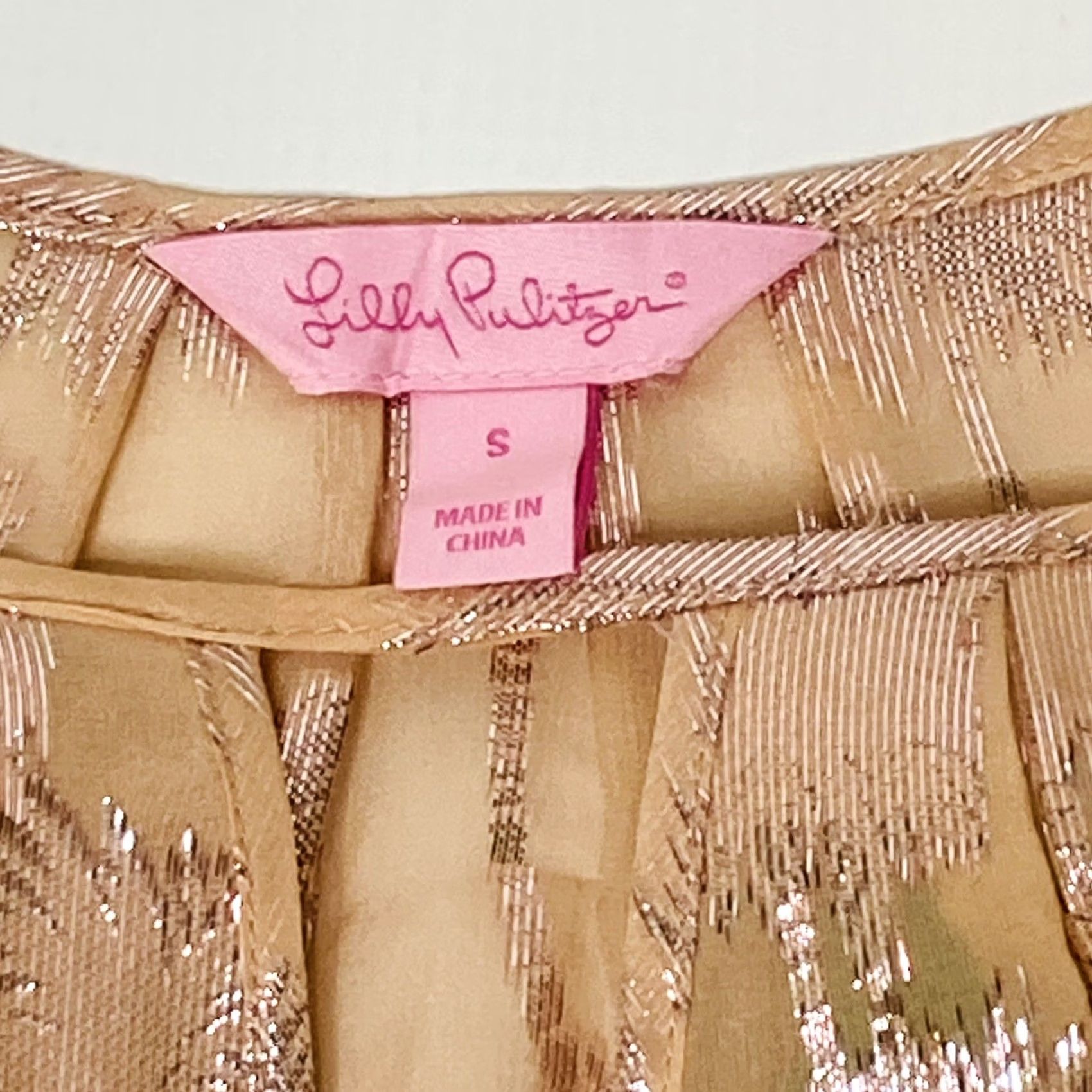 Lilly Pulitzer Lilly Pulitzer Blouse Size S Silk Beccer Peachy Pink & Shiny Metallic Palm Trees Short Flutter Sleeve Womens Size S / US 4 / IT 40 - 5 Thumbnail