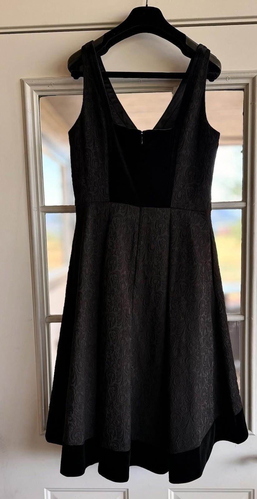 Other NWT WHBM Stunning Black Brocade Fit/Flare Dress w Velvet 4 Size S / US 4 / IT 40 - 9 Thumbnail