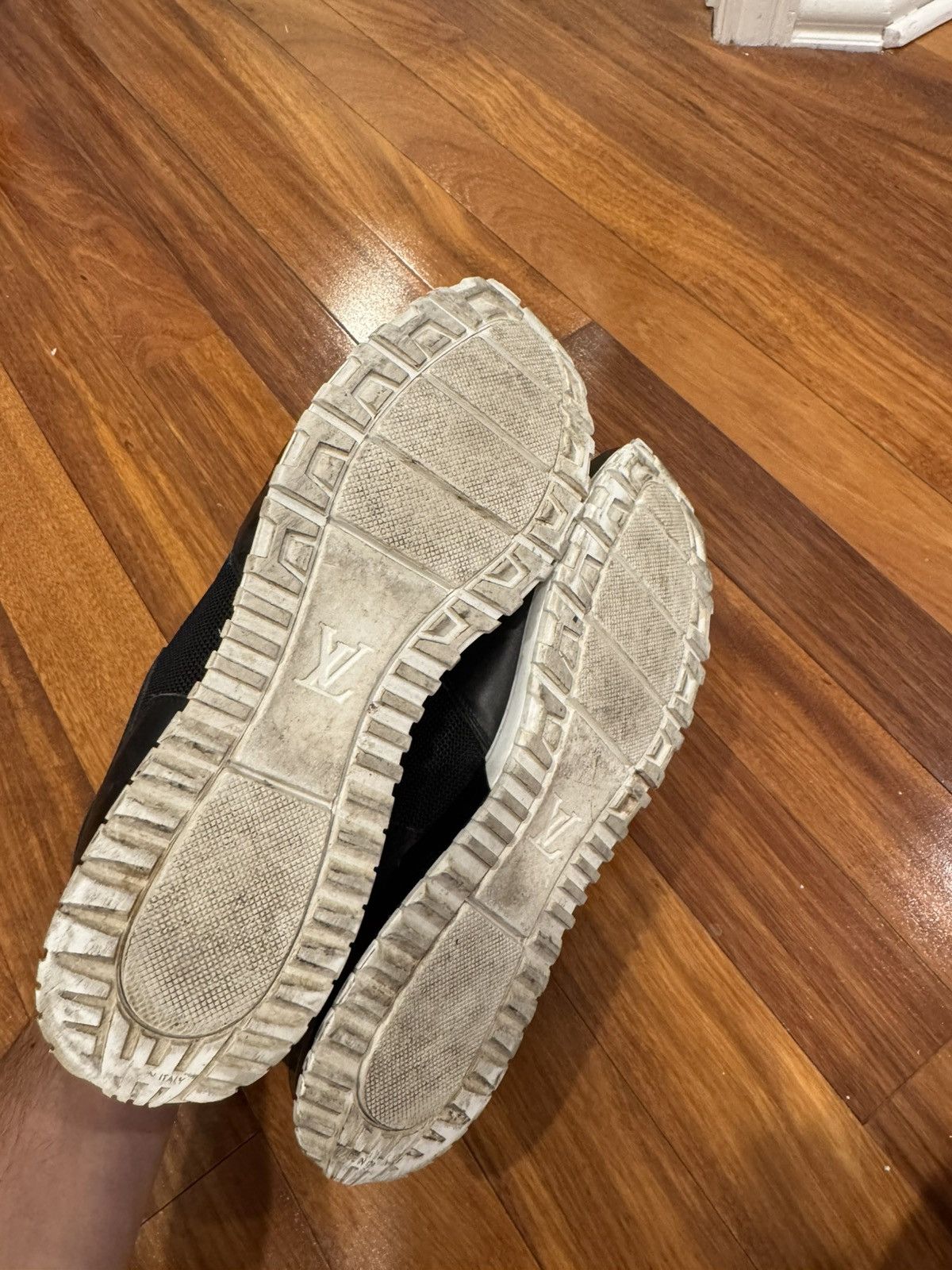 Louis Vuitton Louis Vuitton Run Away Low Top Leather Sneaker Size US 10 / EU 43 - 5 Thumbnail