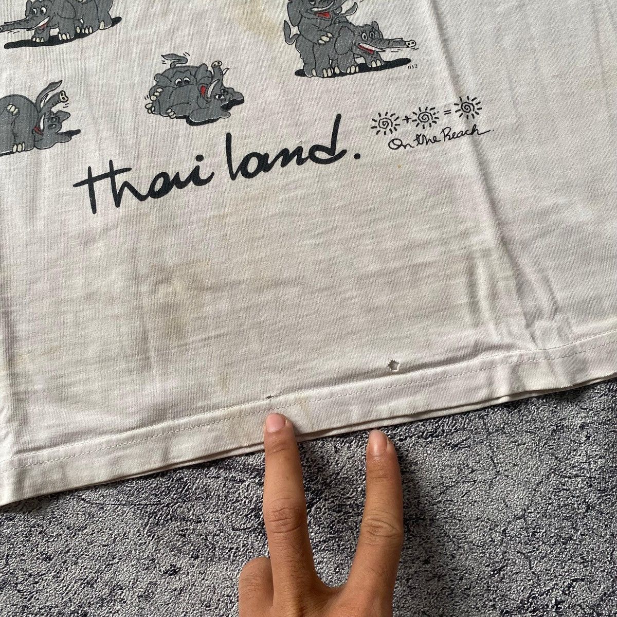 Vintage 1990s - Vintage Elephant Kamasutra Position White Tee Size US L / EU 52-54 / 3 - 3 Thumbnail