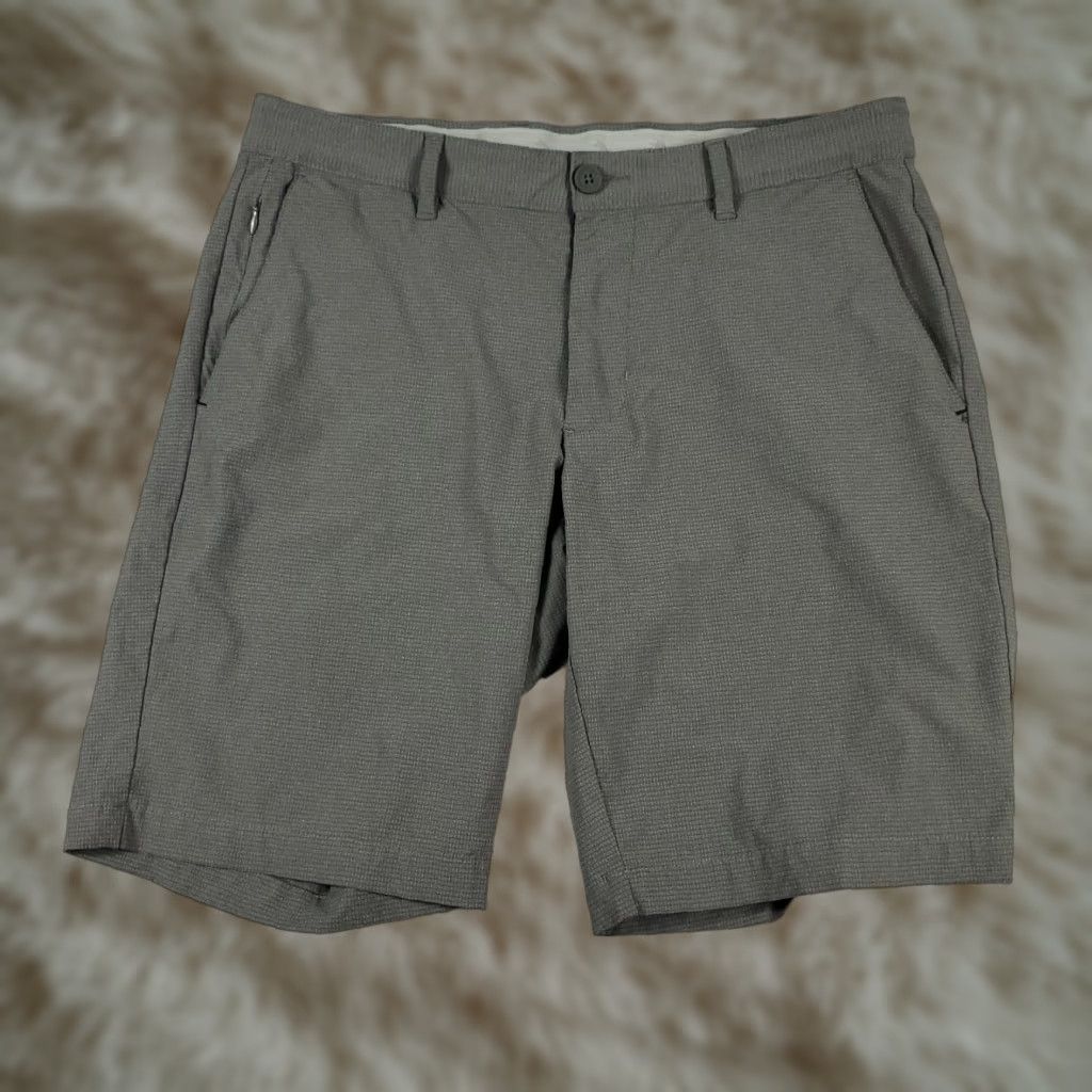 Tommy Bahama VINTAGE Tommy Bahama Mens Chino Shorts Size 32 Gray Nylon Casual Flat Front Summer Fall Spring Winter Men's Size US 32 / EU 48 - 1 Thumbnail