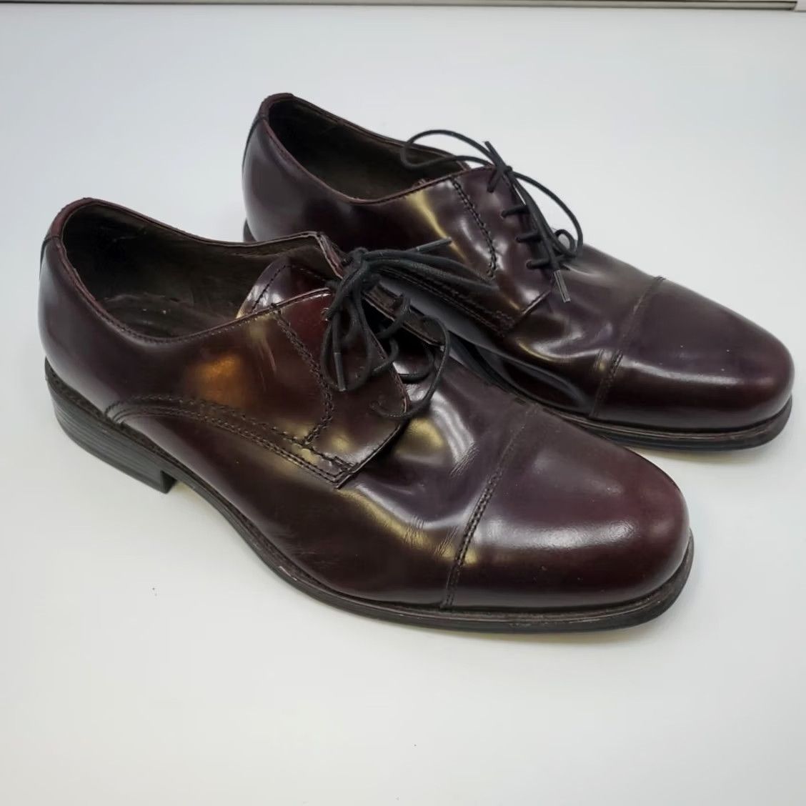 Johnston & Murphy Johnston & Murphy Atchison Cap Toe Dress Shoe Burgundy 11 M Oxford Men Leather Lace Up Cap Toe Classic Style Size ONE SIZE - 2 Thumbnail