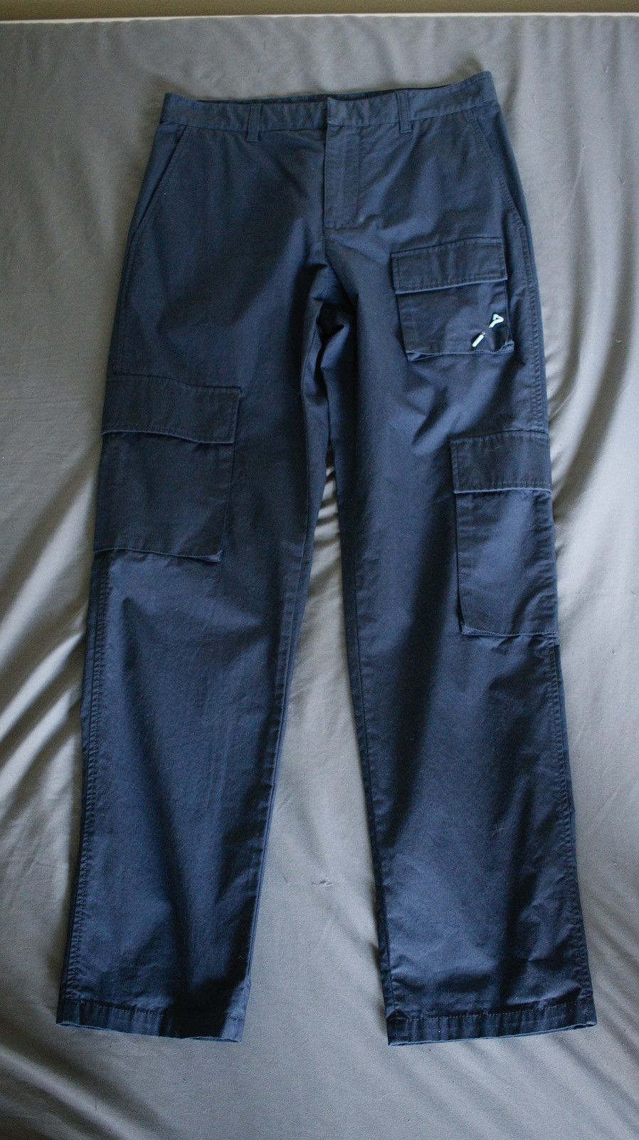 Louis Vuitton × Virgil Abloh Louis Vuitton Virgil Abloh navy cargo pants Size US 32 / EU 48 - 2 Thumbnail