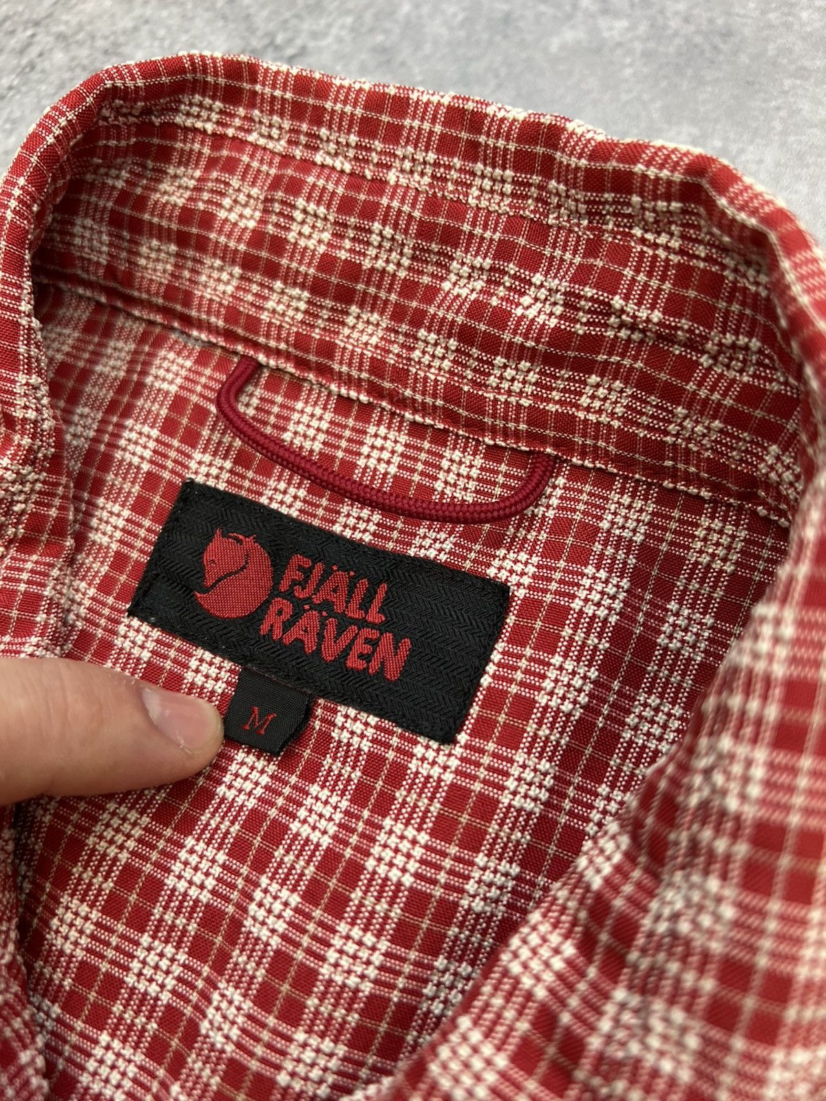 Fjallraven Fjallraven Red Plaid Button Up Shirt Mens Gorpcore Size US M / EU 48-50 / 2 - 3 Thumbnail