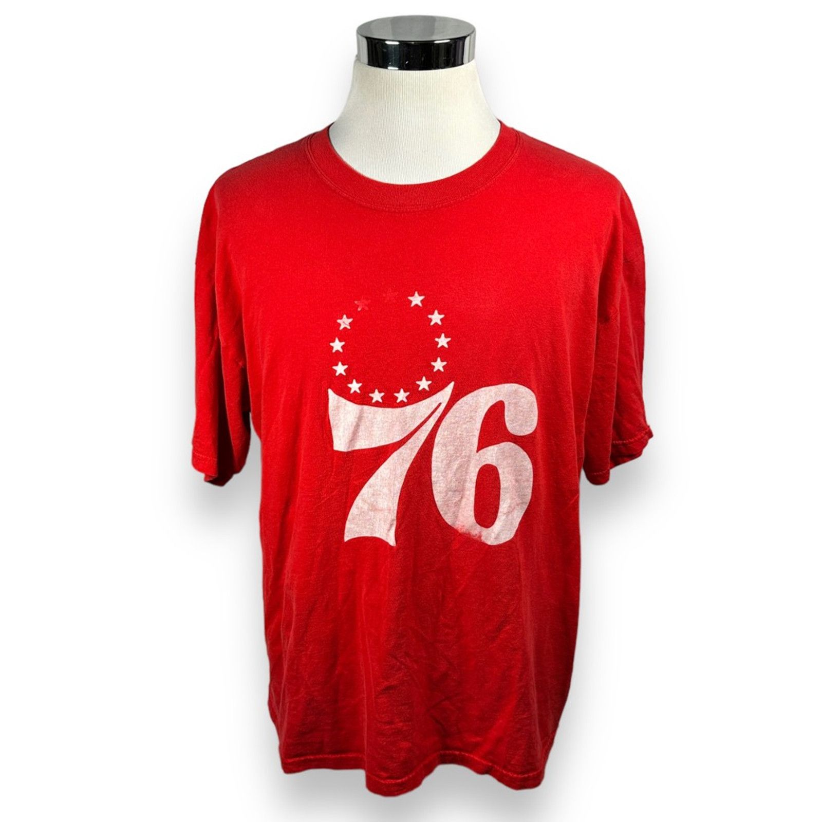 Gildan Philadelphia 76ers T-Shirt Vintage Red Short Sleeve 90s XL Size US XL / EU 56 / 4 - 1 Thumbnail