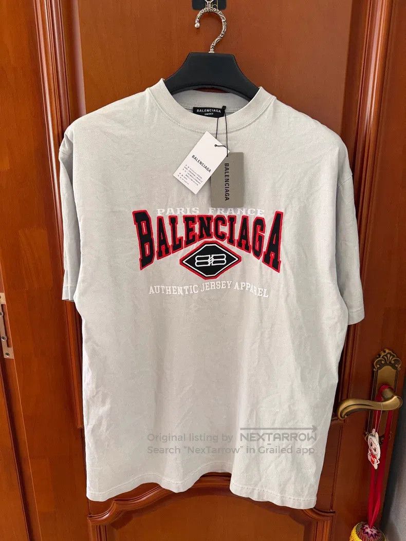 Balenciaga Balenciaga Bat short-sleeve T-shirt Size US XXS / EU 40 - 1 Thumbnail