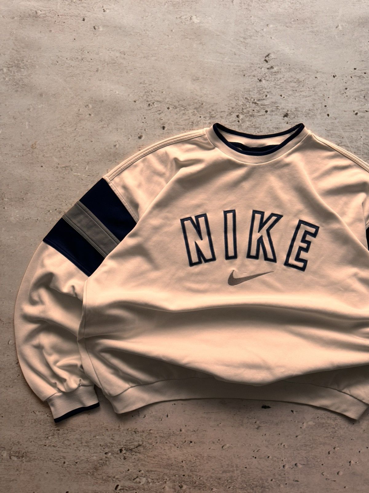 Nike × Vintage NIKE VINTAGE CENTER LOGO OVERSIZE BOXY SWEATSHIRT Size US XL / EU 56 / 4 - 2 Thumbnail