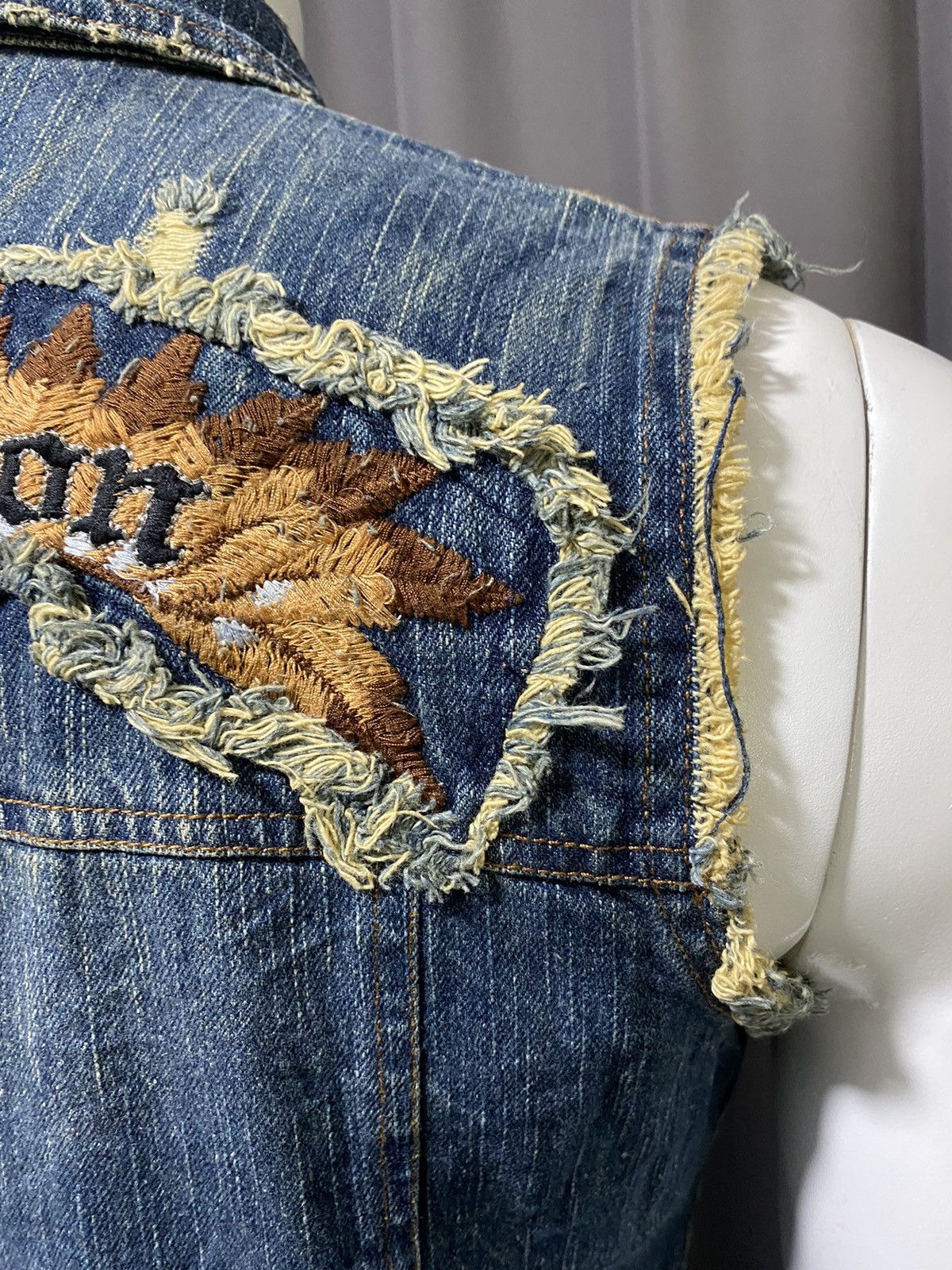 In The Attic × Japanese Brand Punk Indigo Denim Distressed Embroidered Vest Size US M / EU 48-50 / 2 - 15 Thumbnail